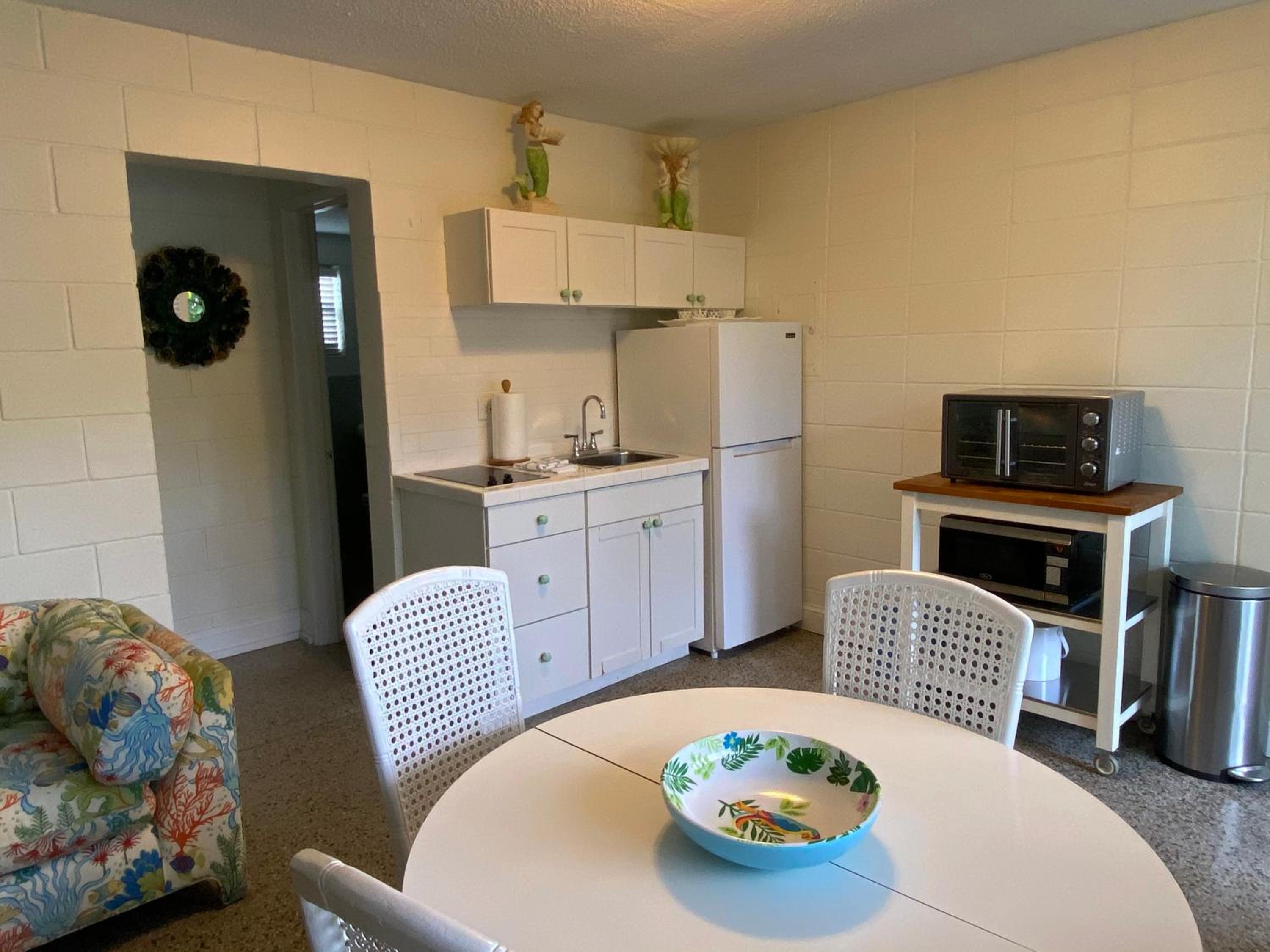 King Suite with Pool View photo 2