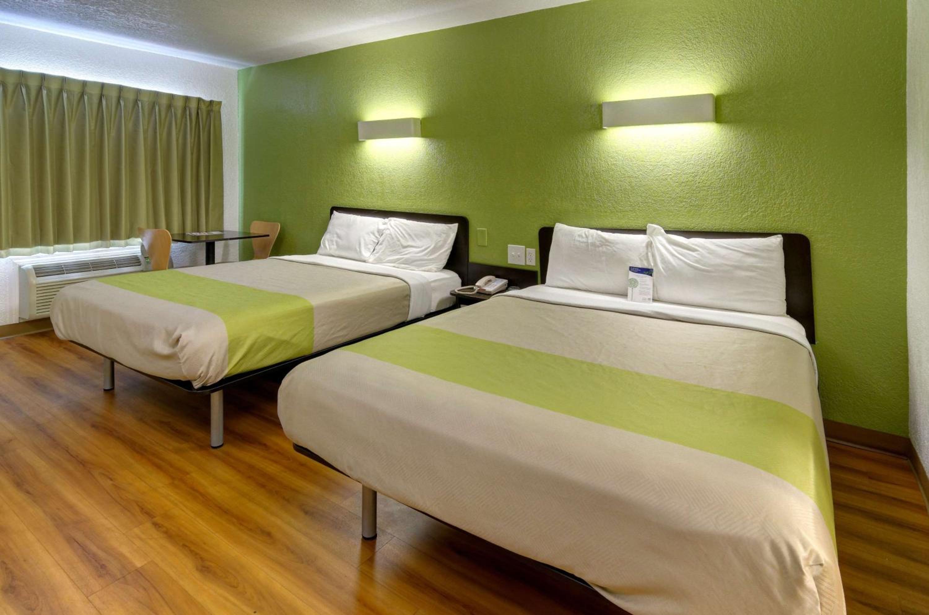 Queen Room with Two Queen Beds photo 1