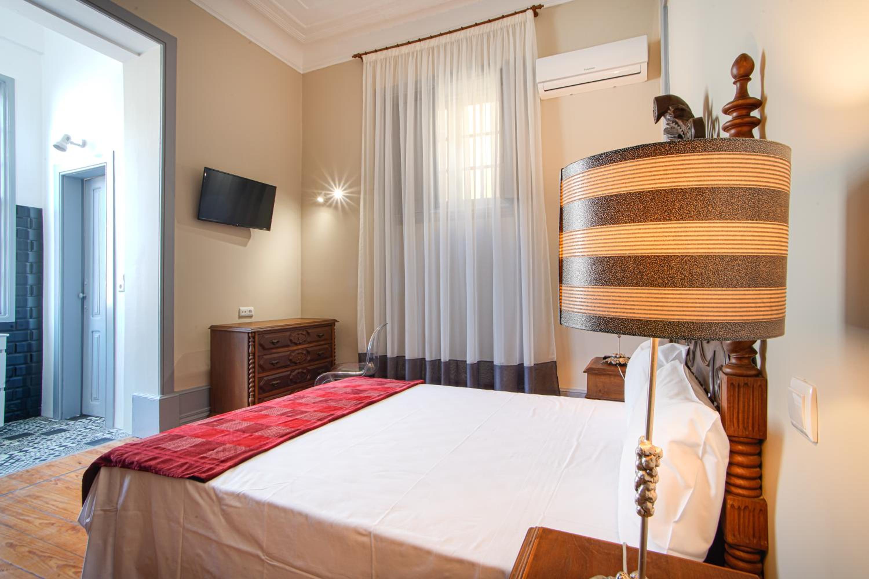 Double Room with Private Bathroom - Photo 2
