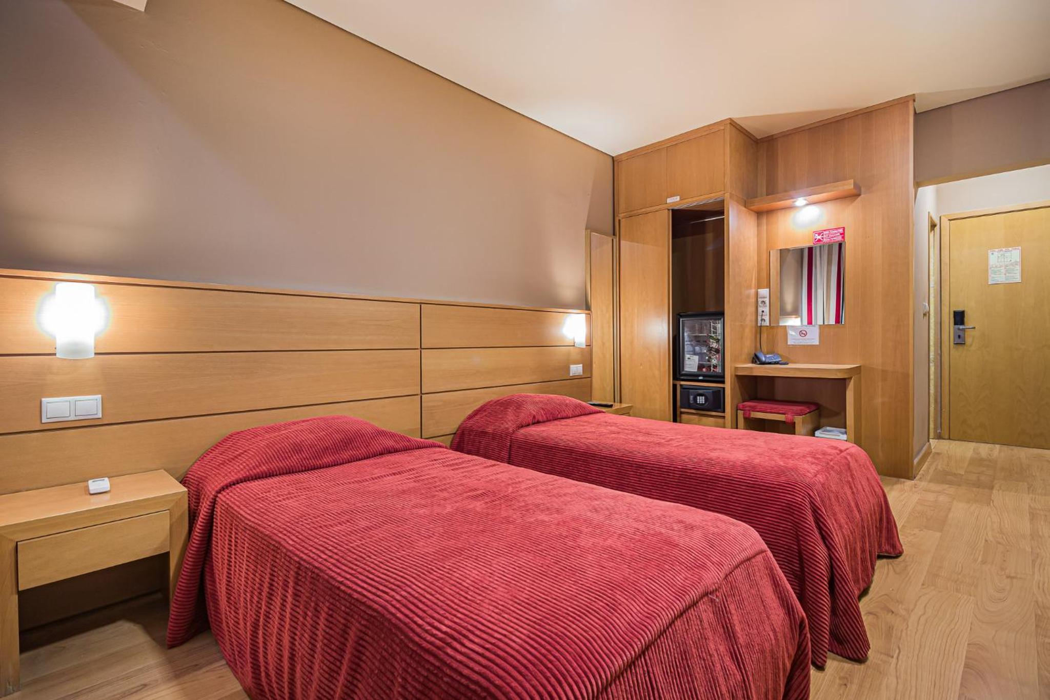 Twin Room - Photo 2