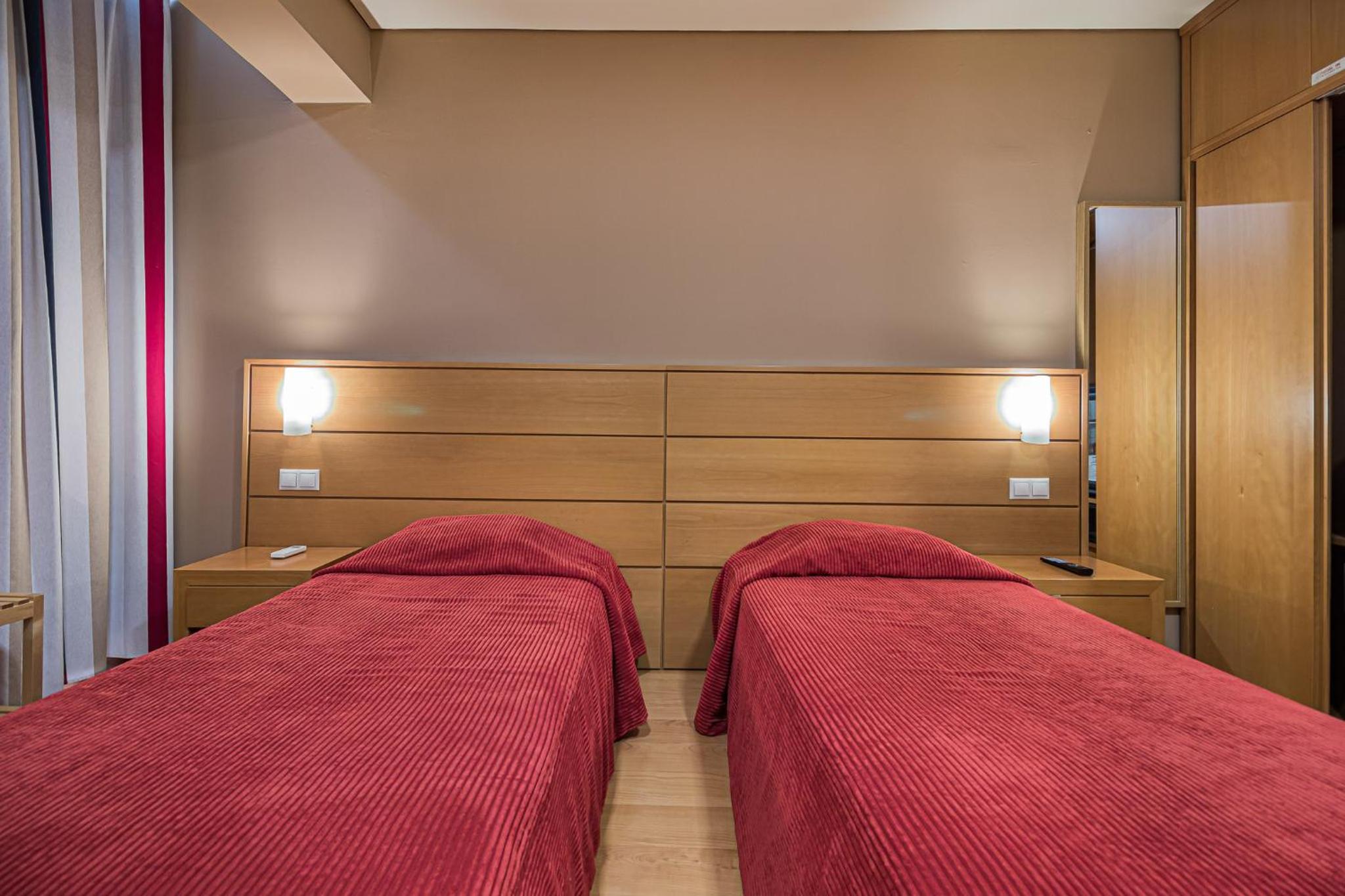 Twin Room - Photo 3