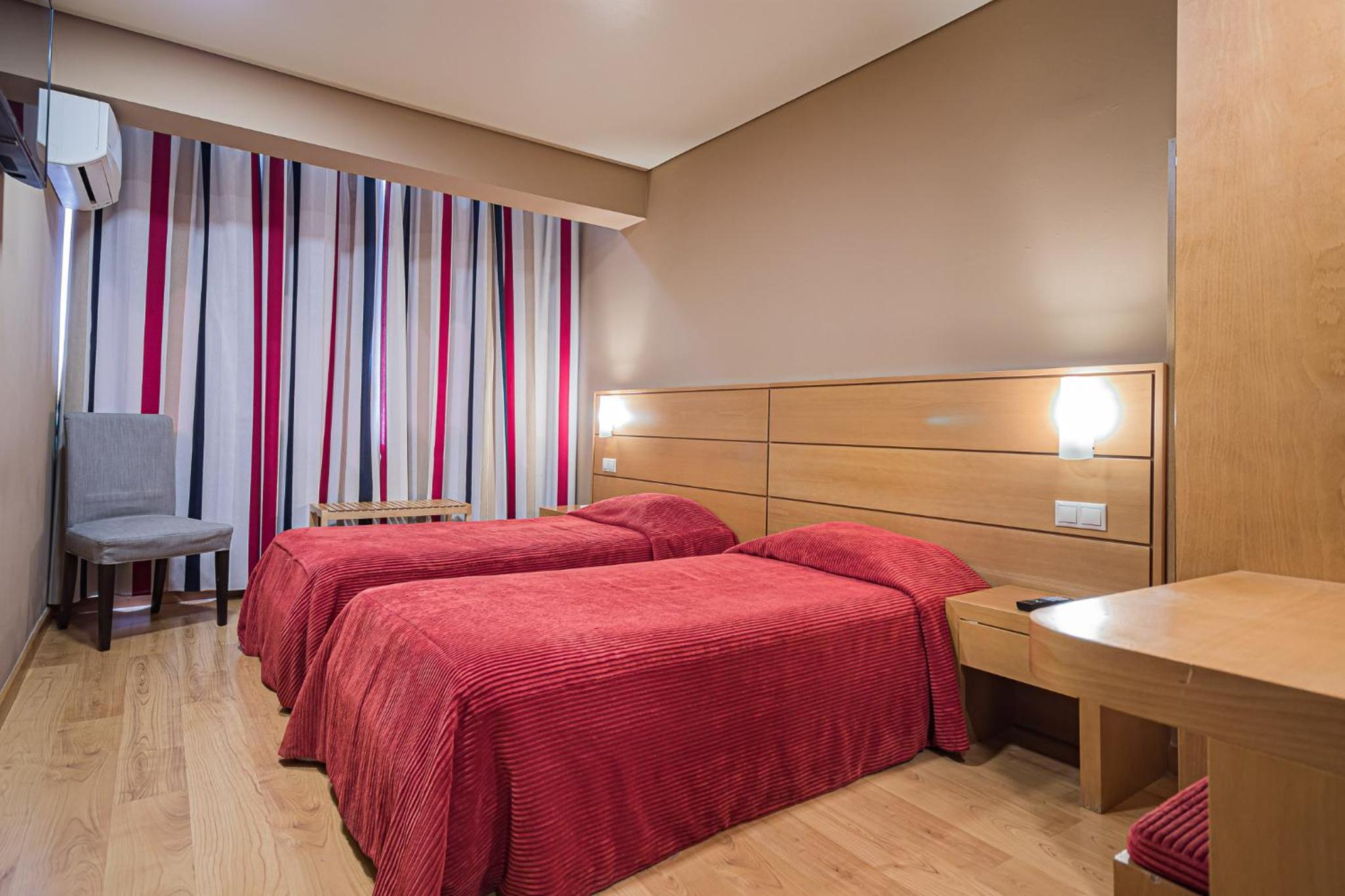 Twin Room - Photo 5