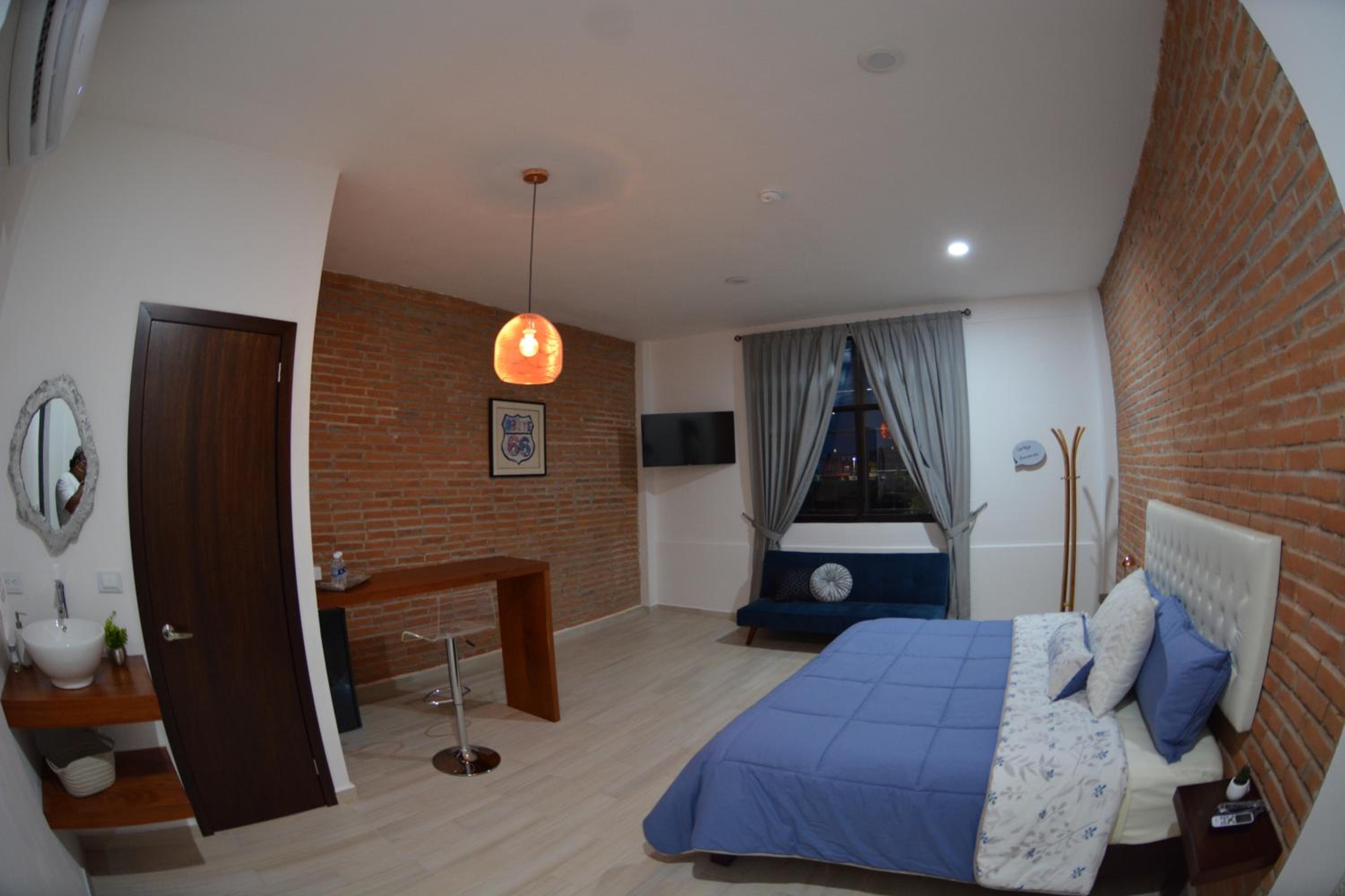King Studio with Sofa Bed - Photo 9