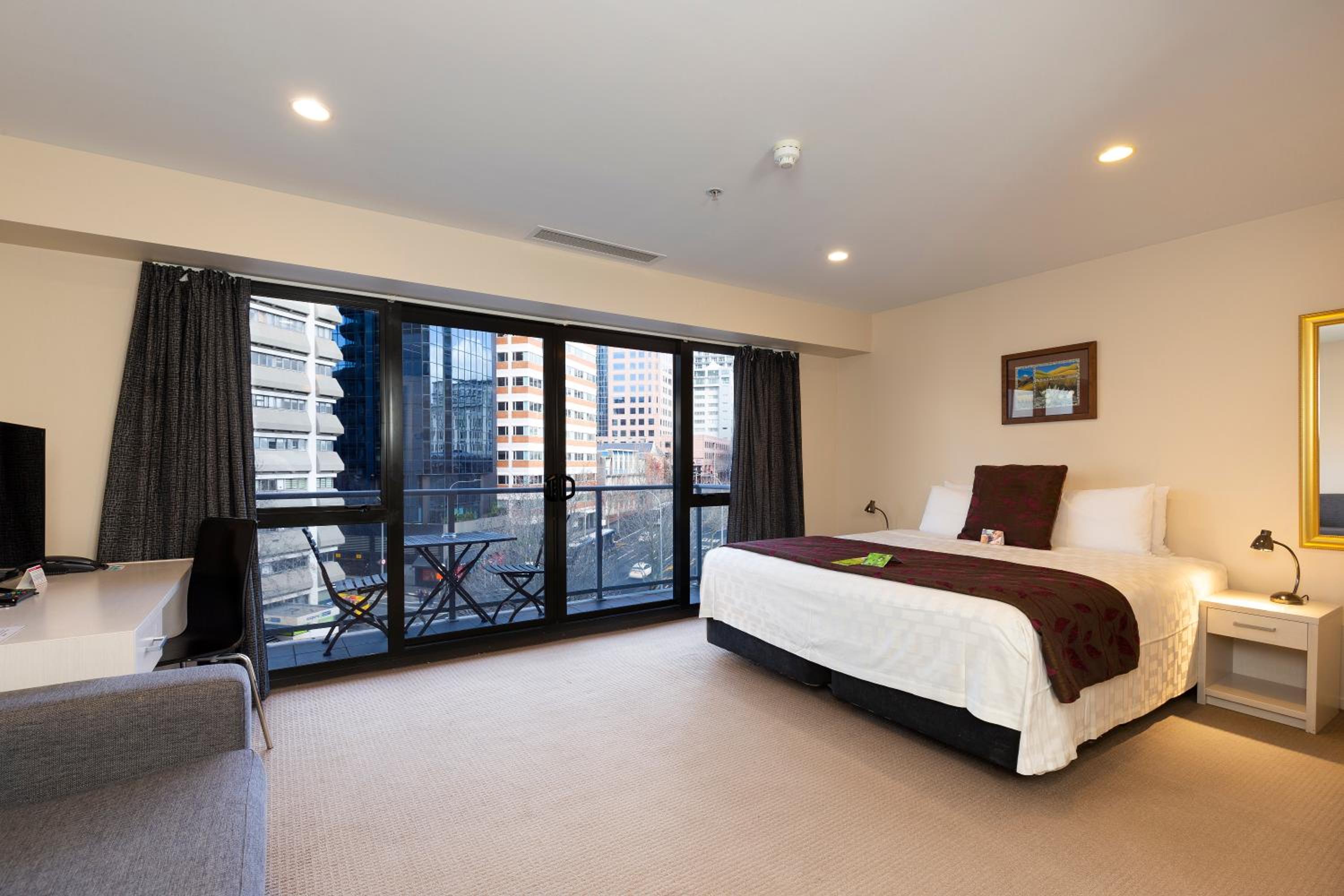 Studio Apartment - Photo 1