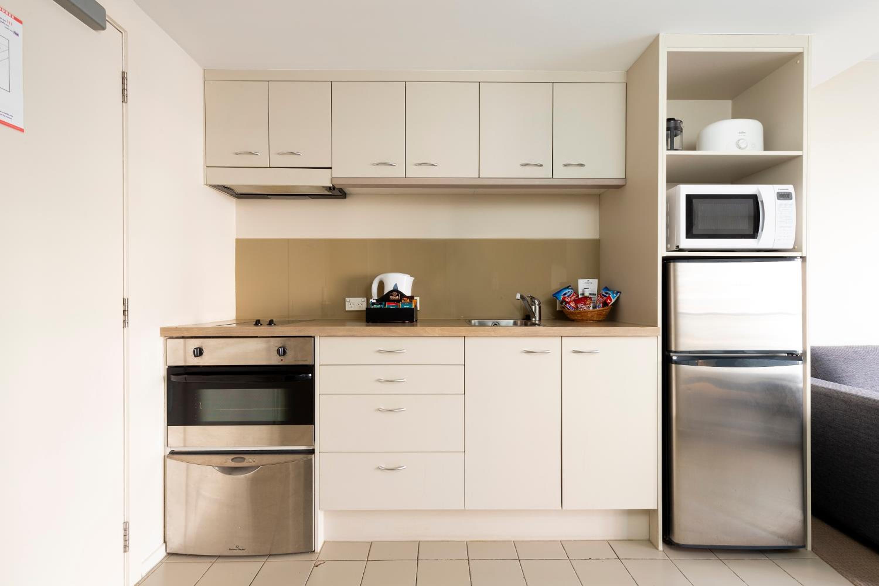 Studio Apartment - Photo 2