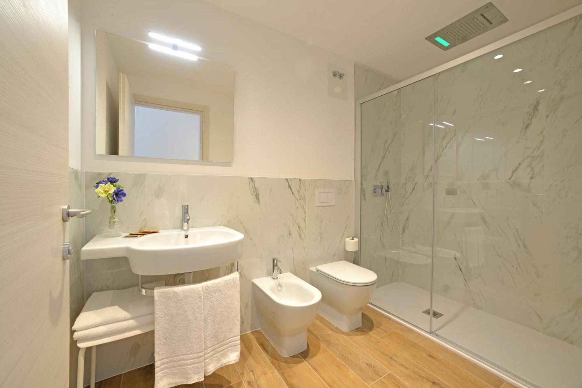 Double Room - Photo 22