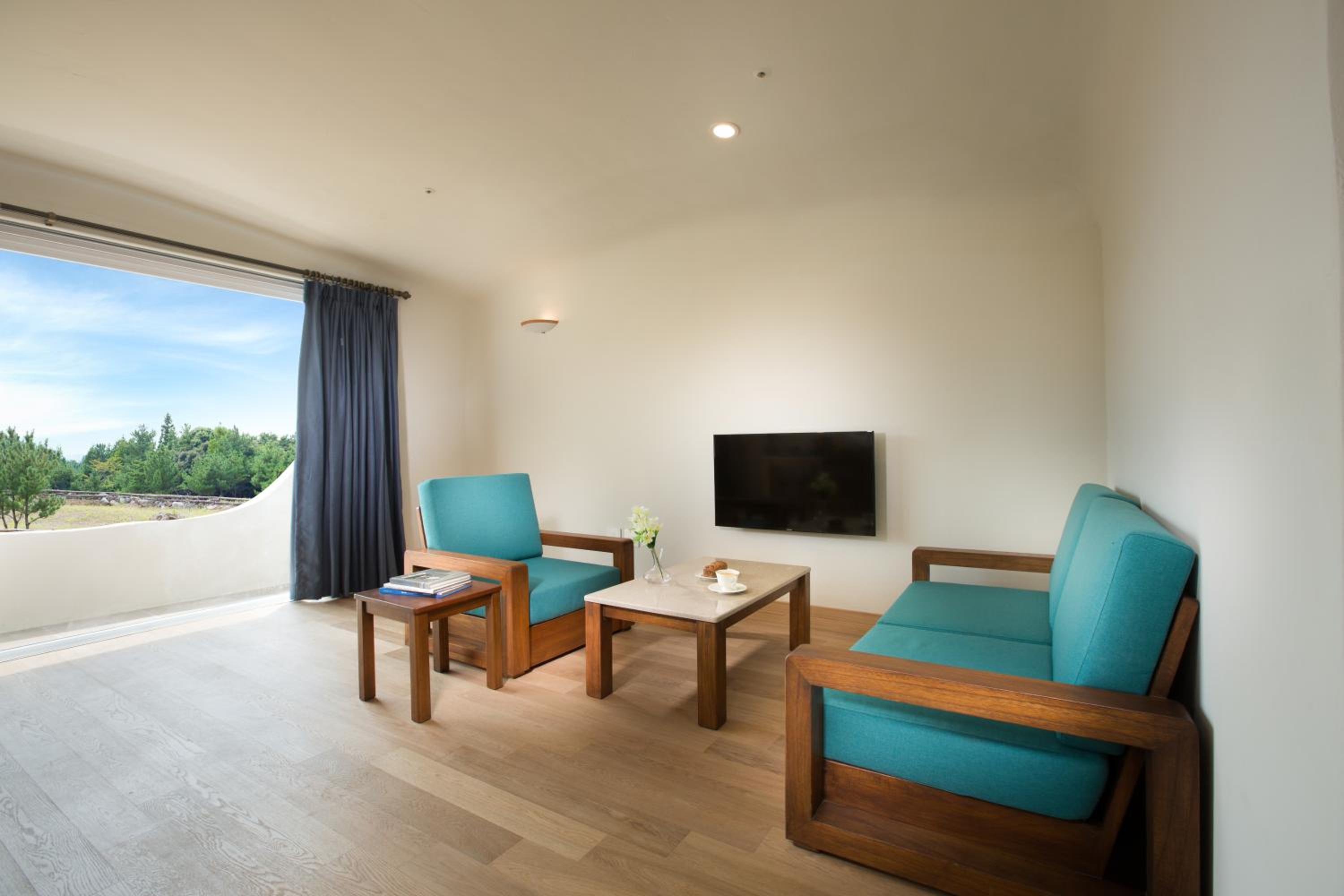 Family Room - Photo 4