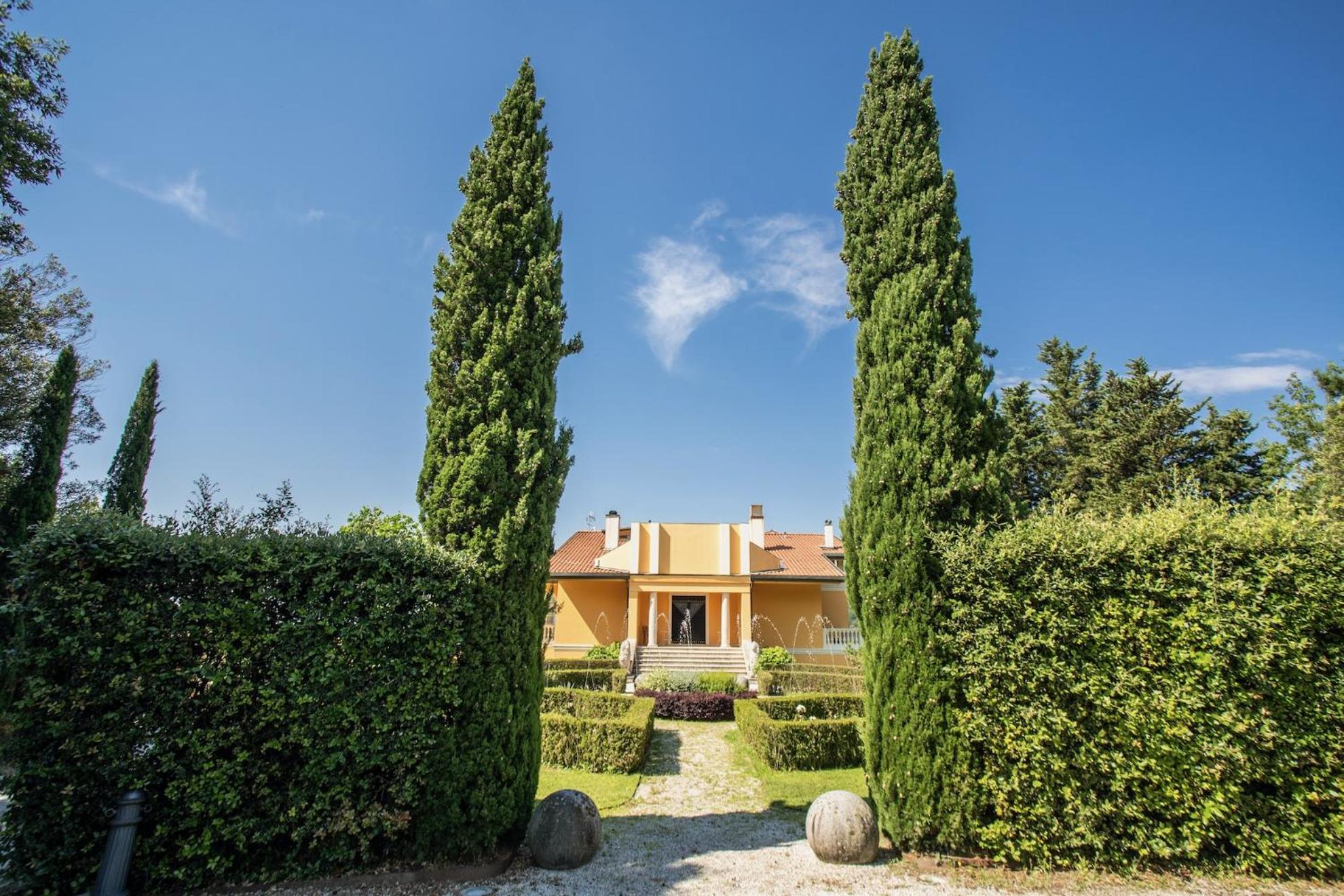 Villa with Private Pool photo 3