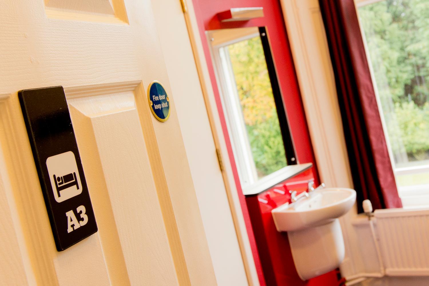 5 Bed Private Room Shared Bathroom photo 3