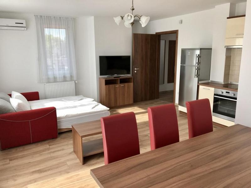 Deluxe Apartment photo 2