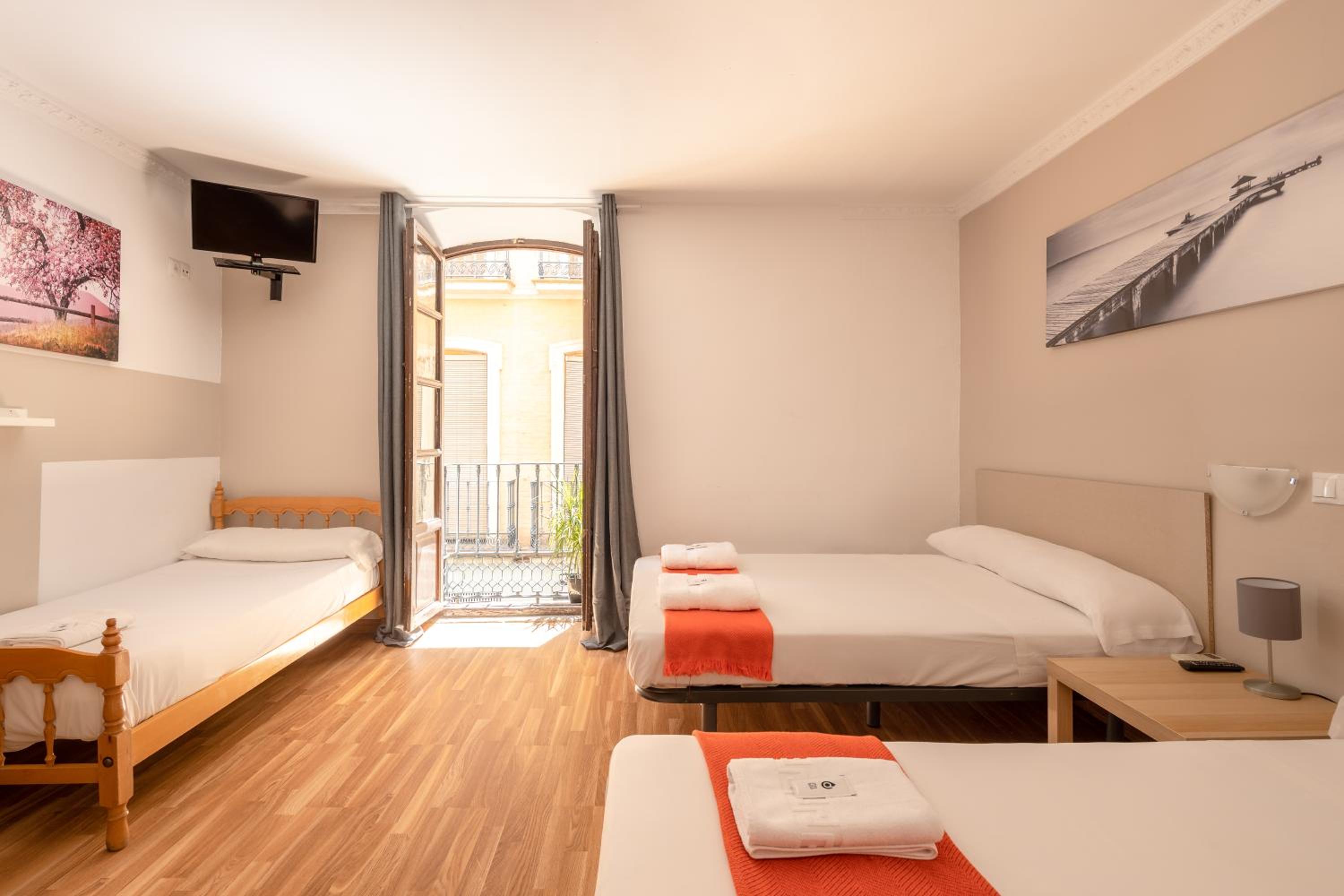 Habitación Cuádruple con Baño Privado