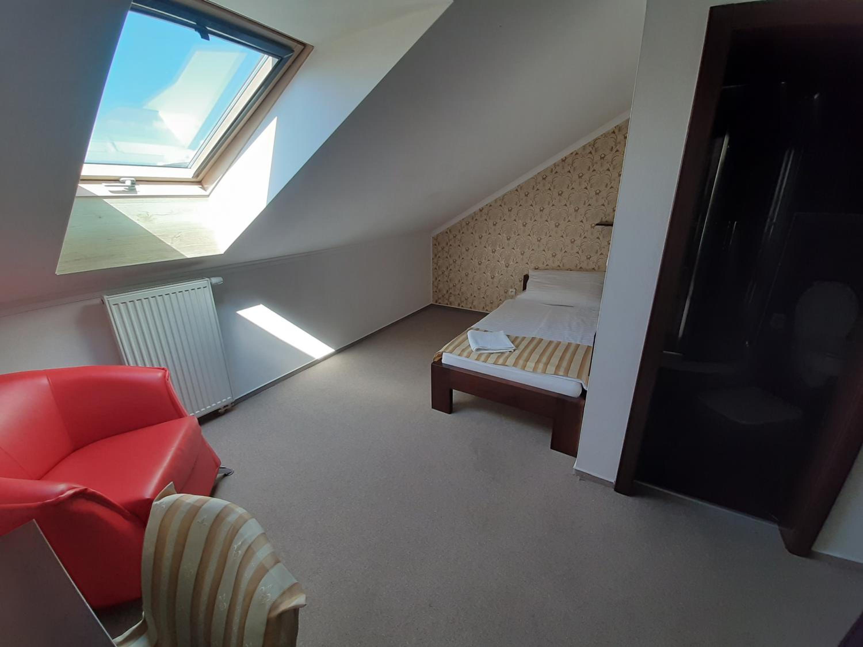 Single Room photo 2