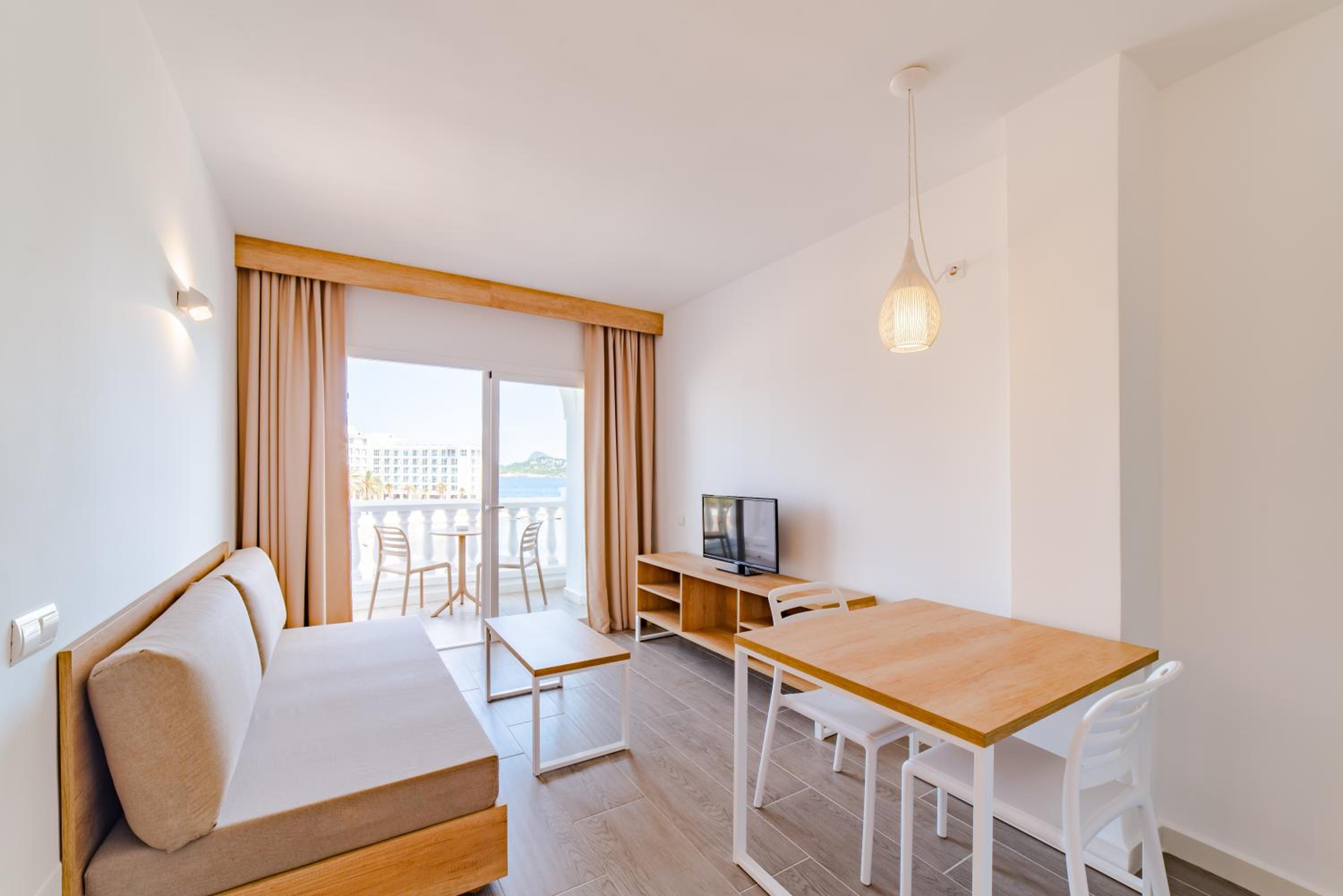 Apartment with Sea View (2 Adults)