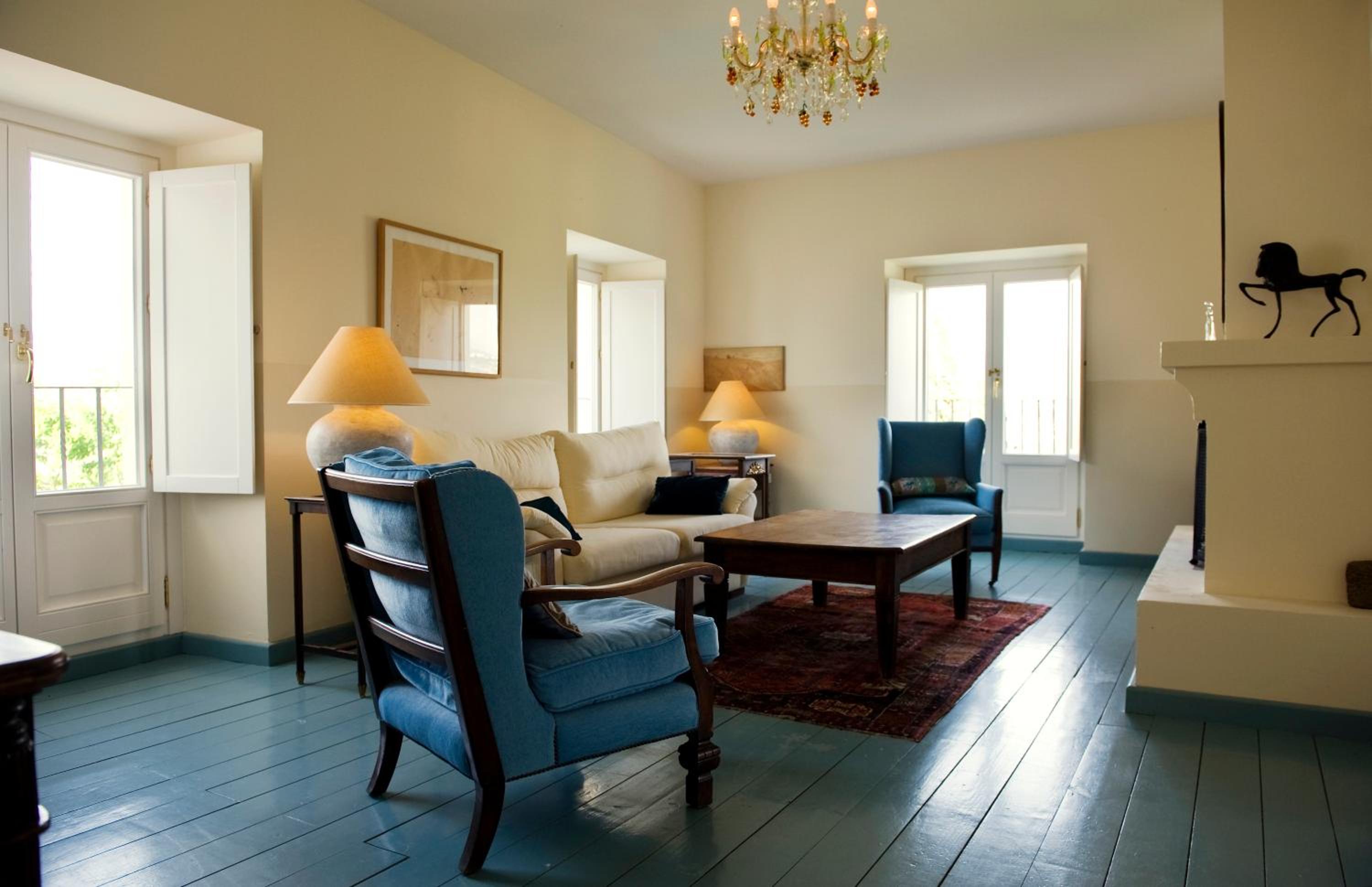 Deluxe Suite - Photo 9