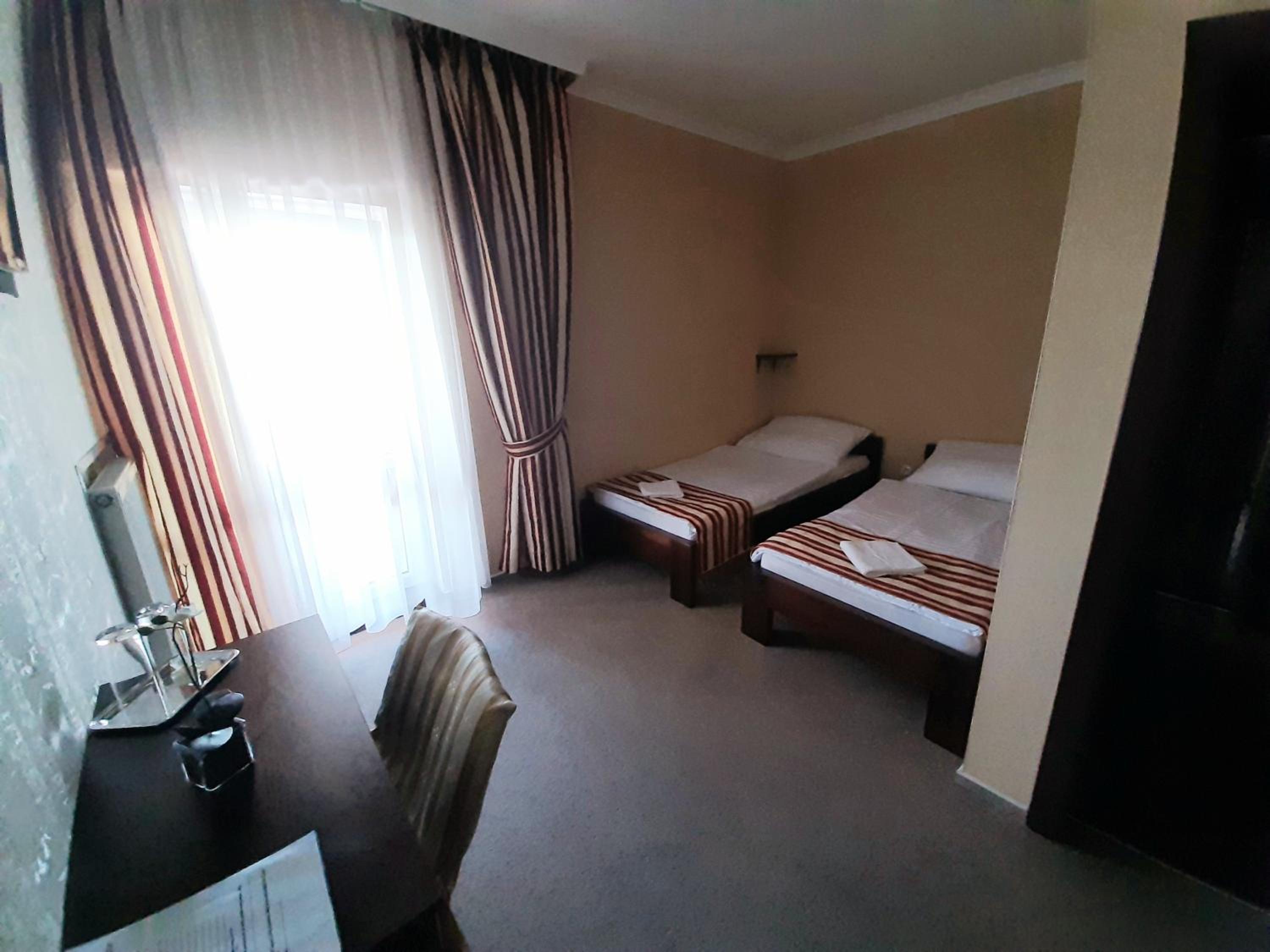 Double Room with Balcony - Photo 2