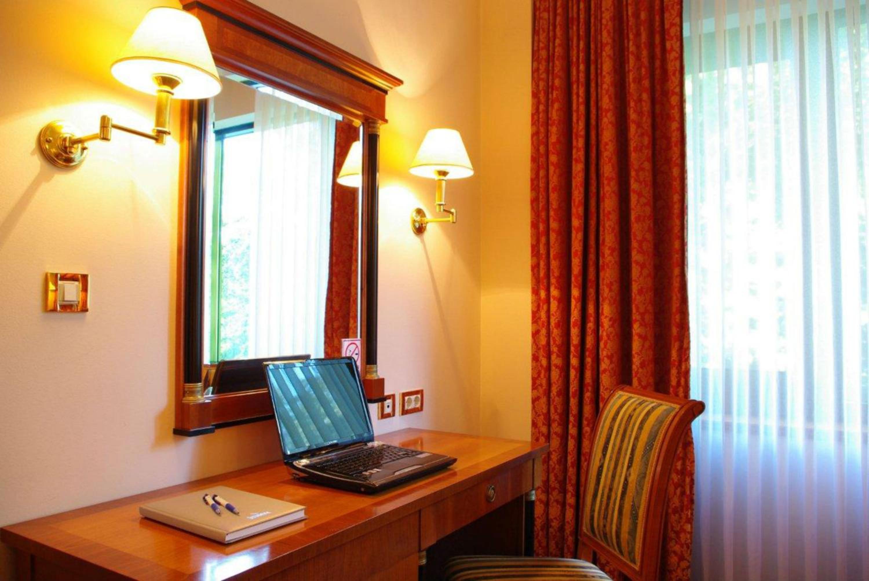 Deluxe Double or Twin Room - Photo 4