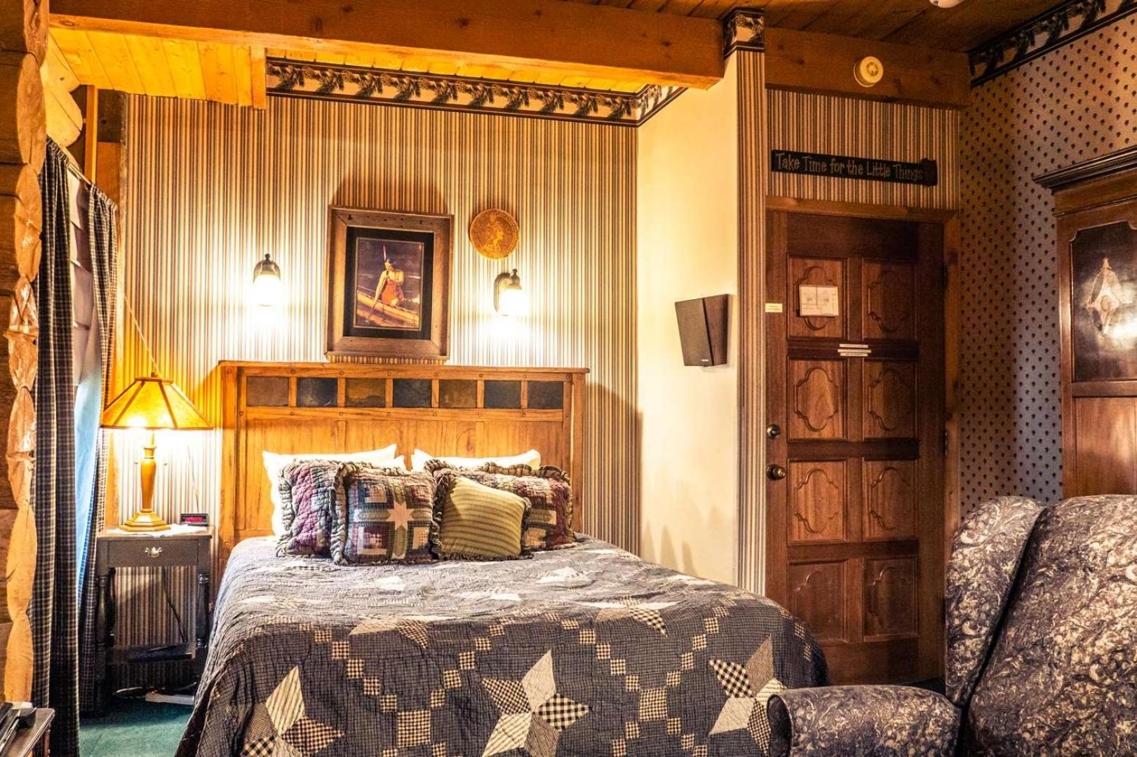 Queen Room photo 1