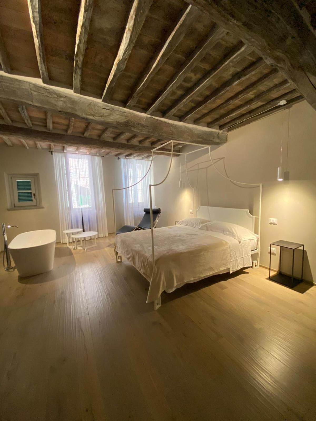 Deluxe Double Room with Bath - Photo 10