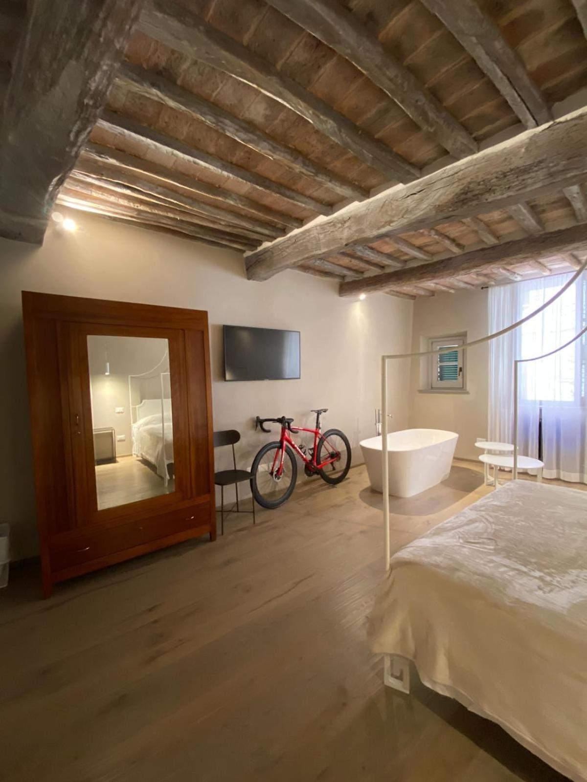 Deluxe Double Room with Bath - Photo 2