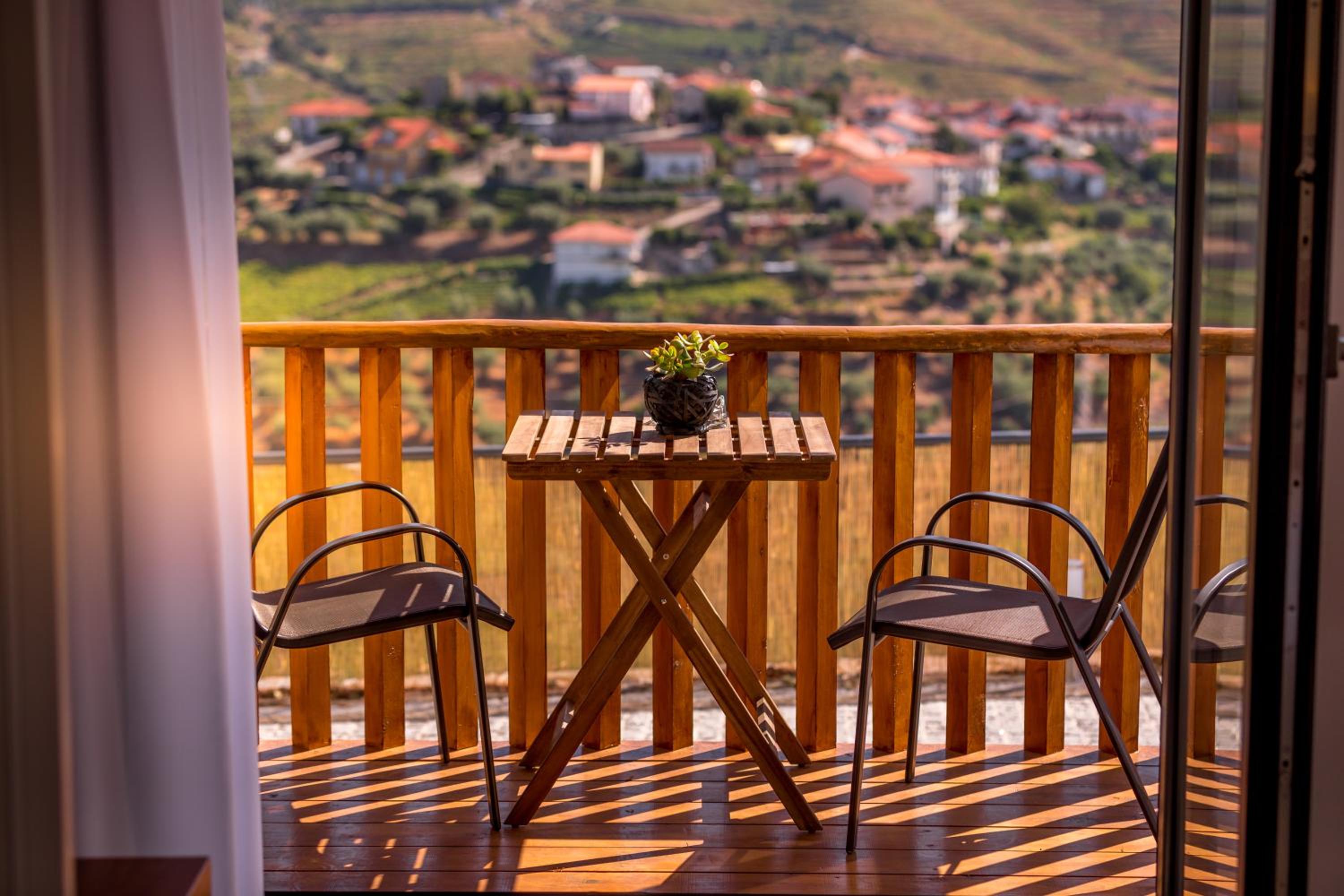 Suite with Pool View - Photo 5