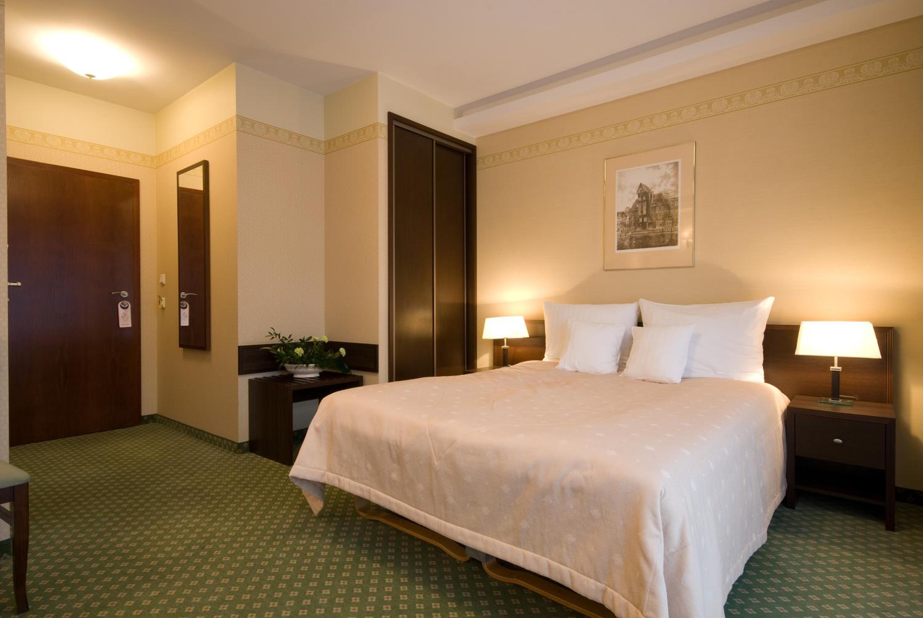 Standard Double Room - Photo 9