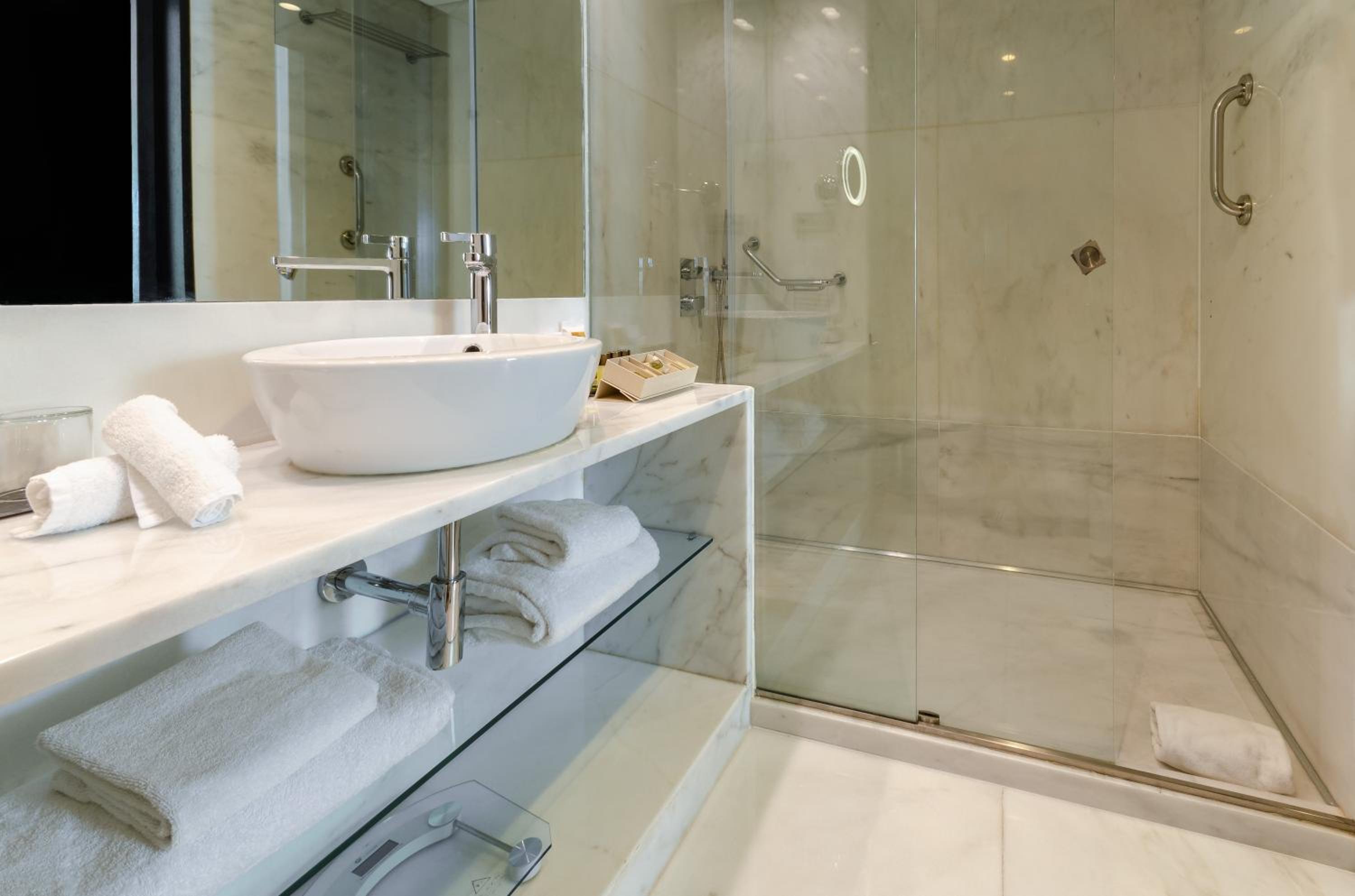Suite with Street View
