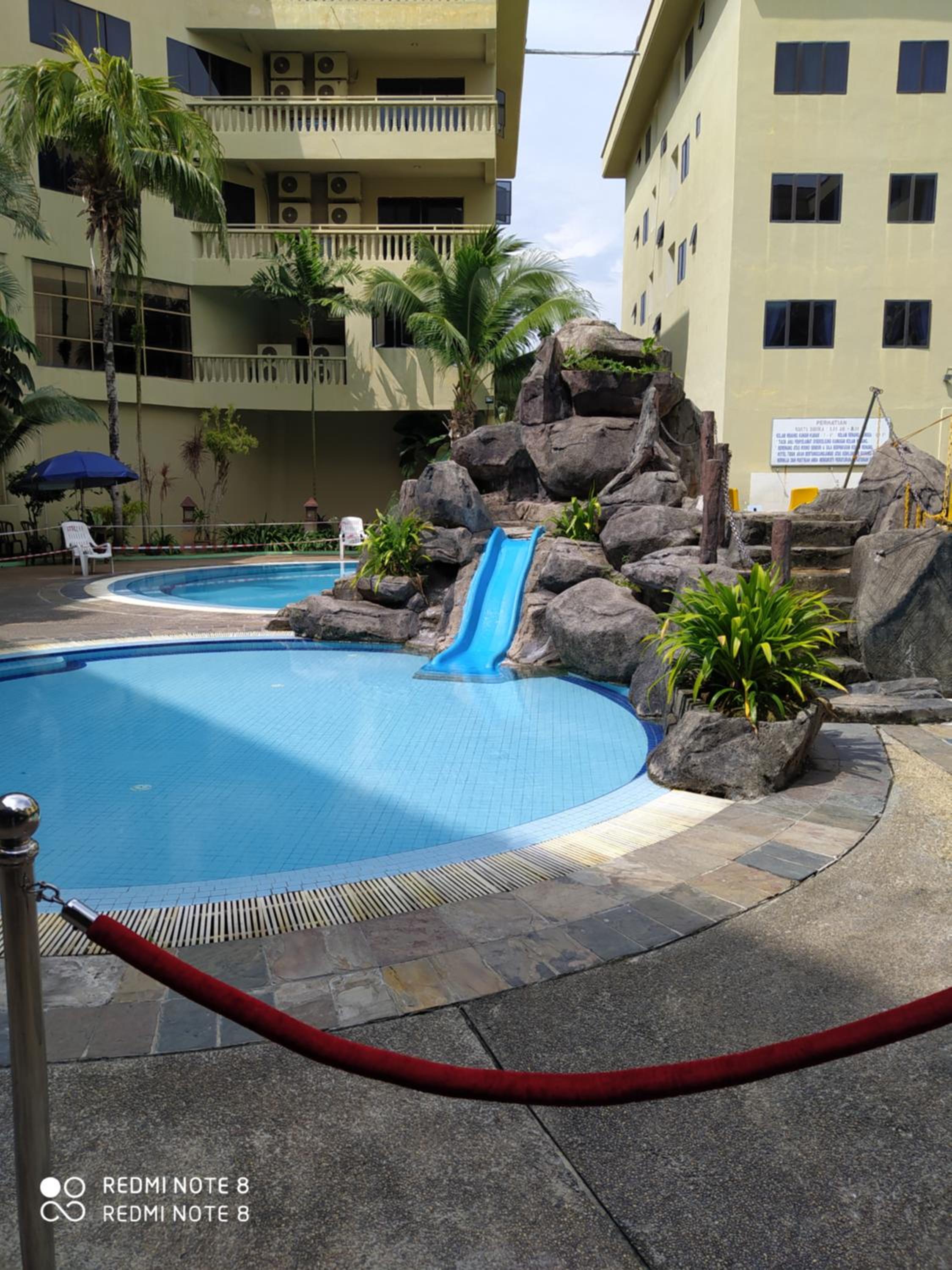 Apartment with Pool View