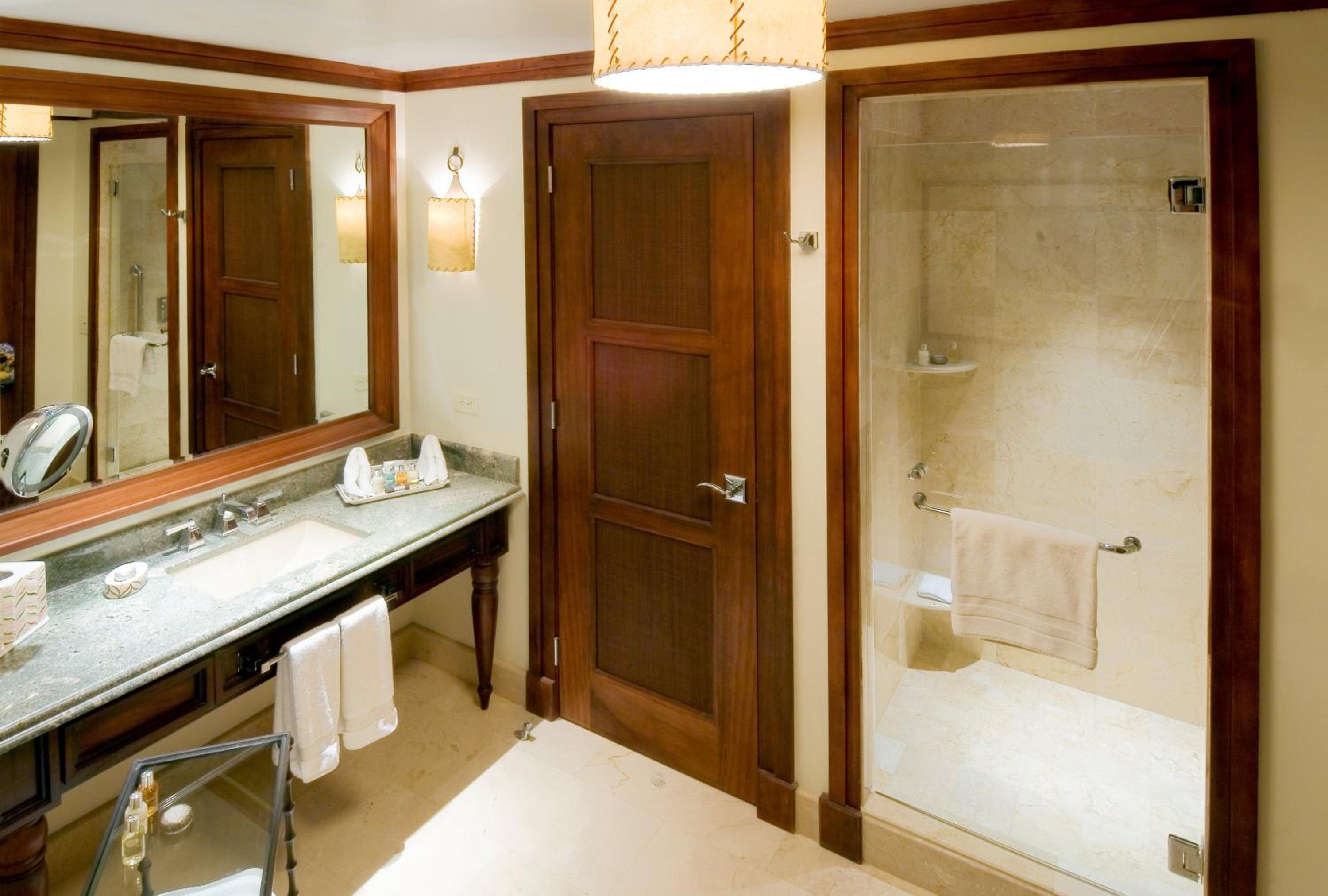 Premium King Room - Club Lounge Access - Photo 4