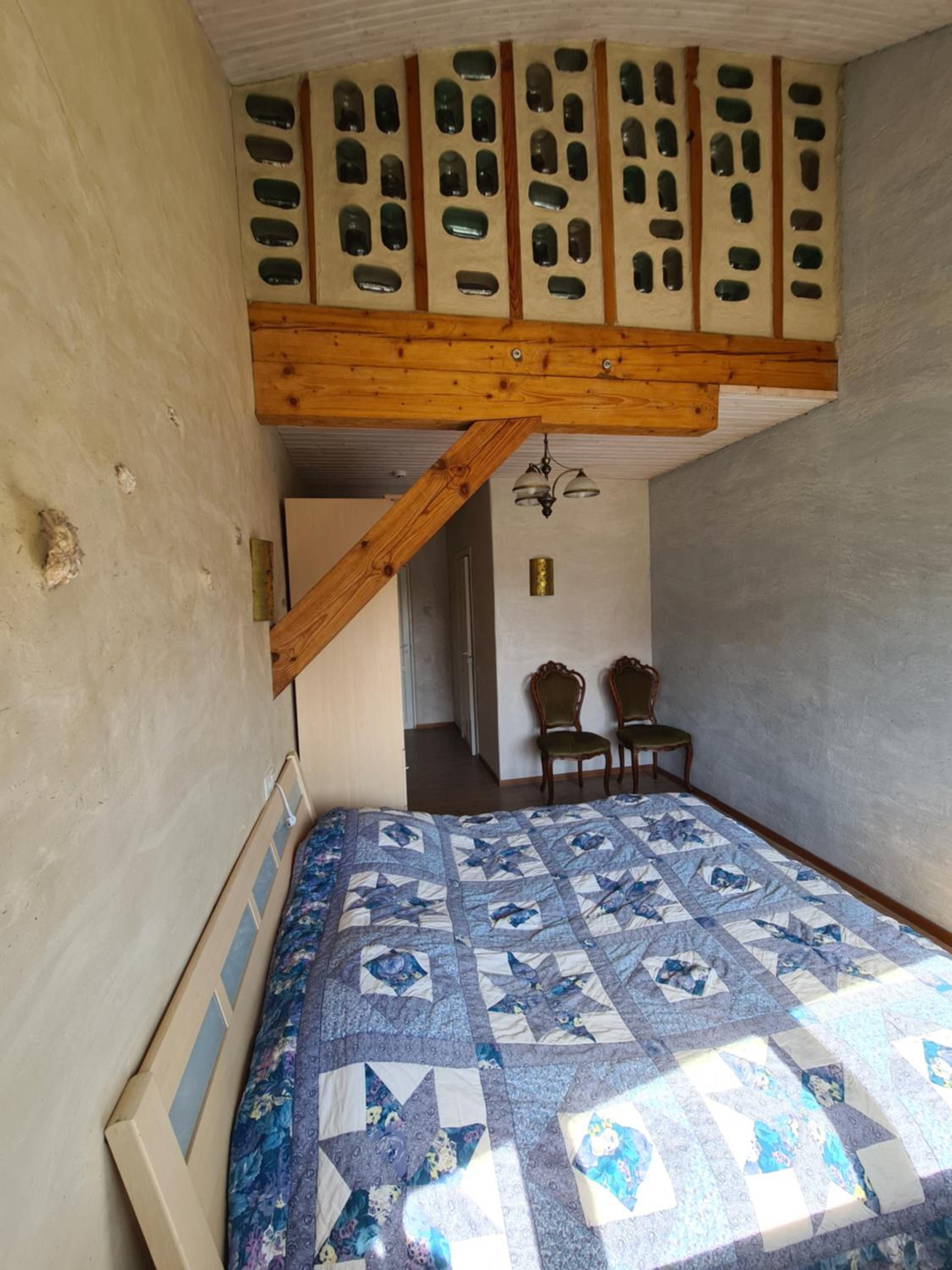 Double Room with Water Bed - Photo 3