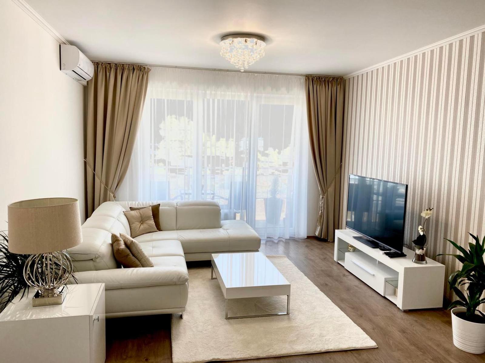 One-Bedroom Apartment - Photo 1