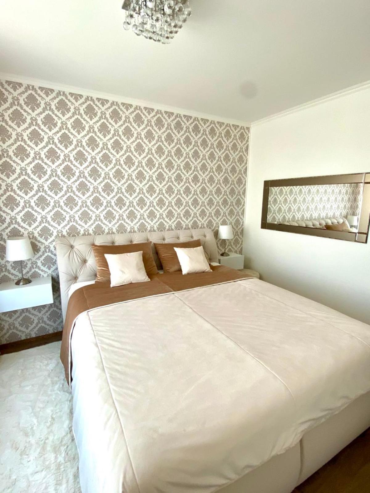 One-Bedroom Apartment - Photo 8