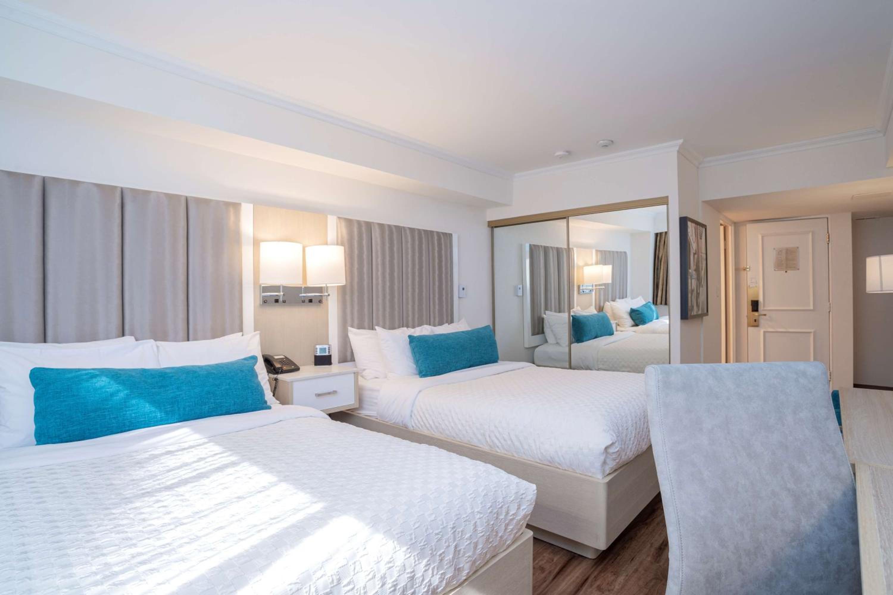 Double Room with Two Double Beds - Photo 3