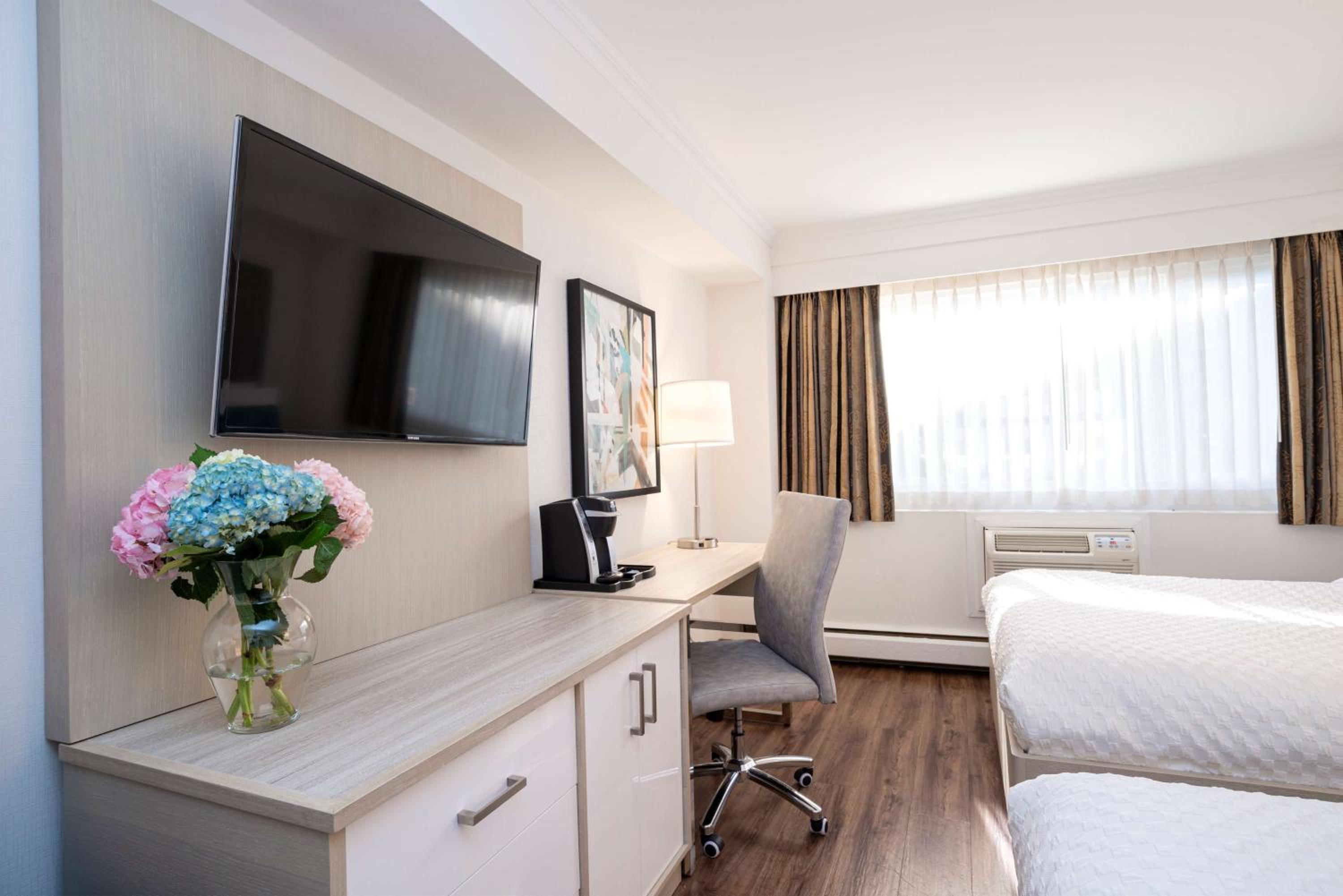 Double Room with Two Double Beds - Photo 4