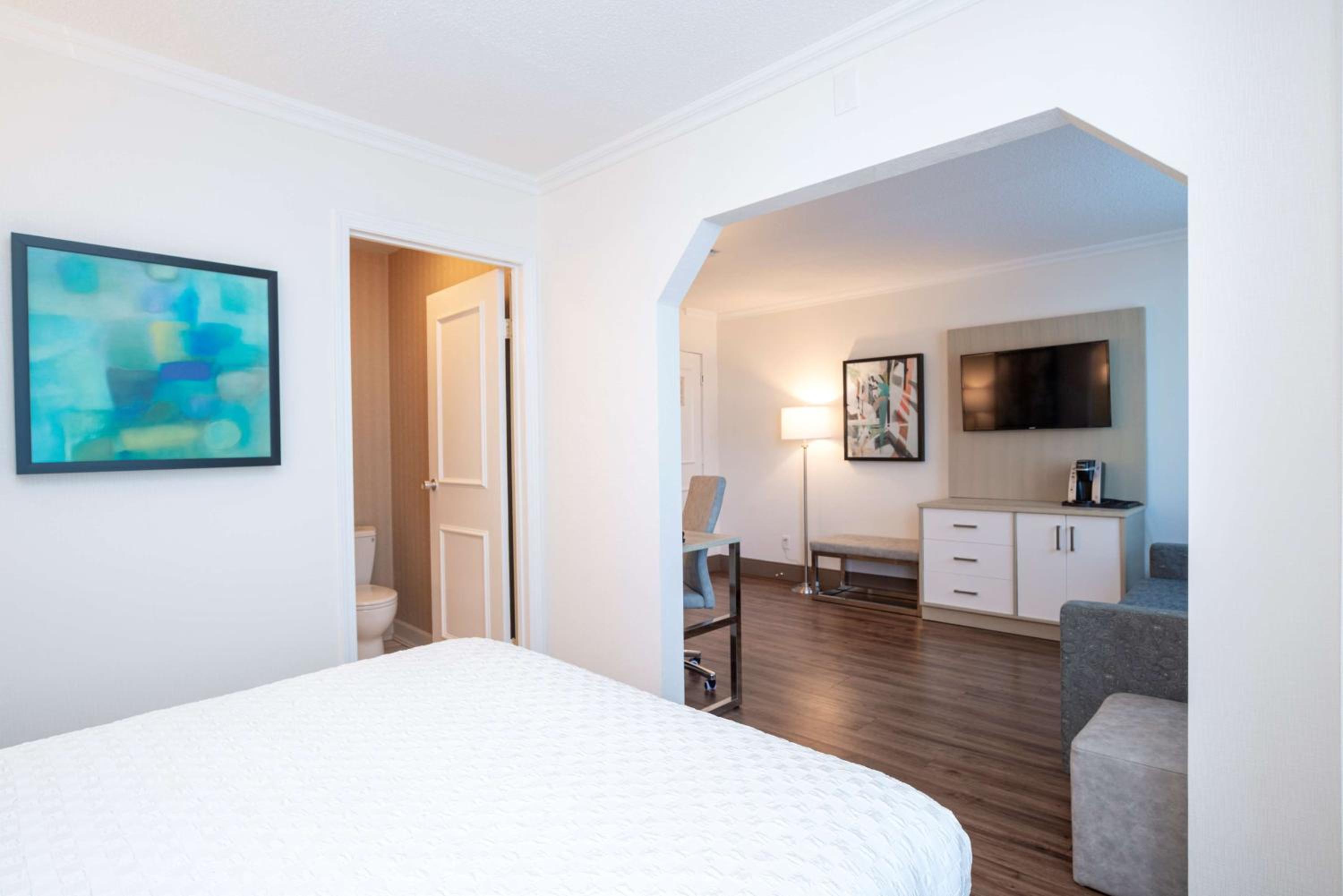 King Suite with Sofa Bed and Harbor View - Non-Smoking - Photo 2