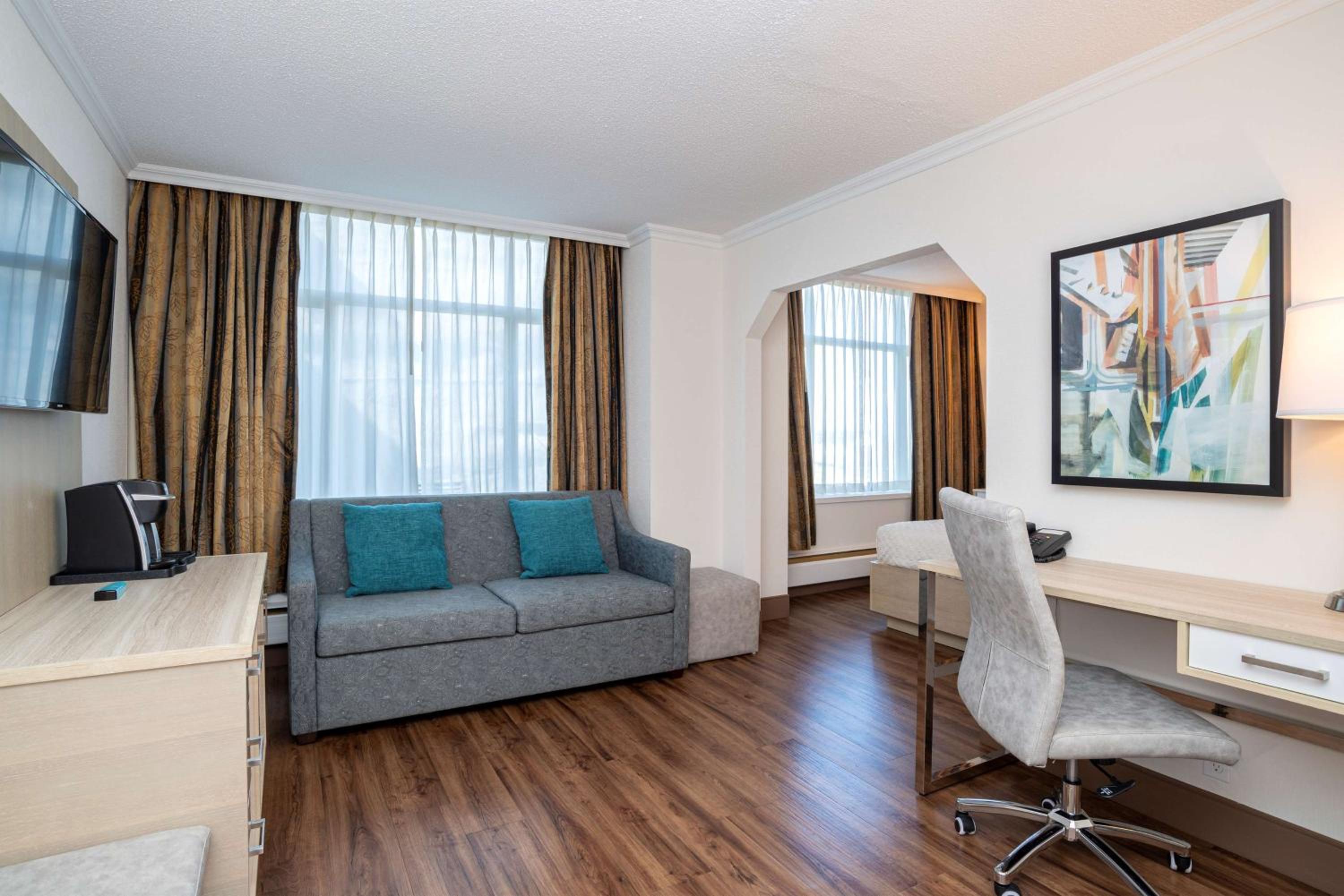 King Suite with Sofa Bed and Harbor View - Non-Smoking - Photo 1