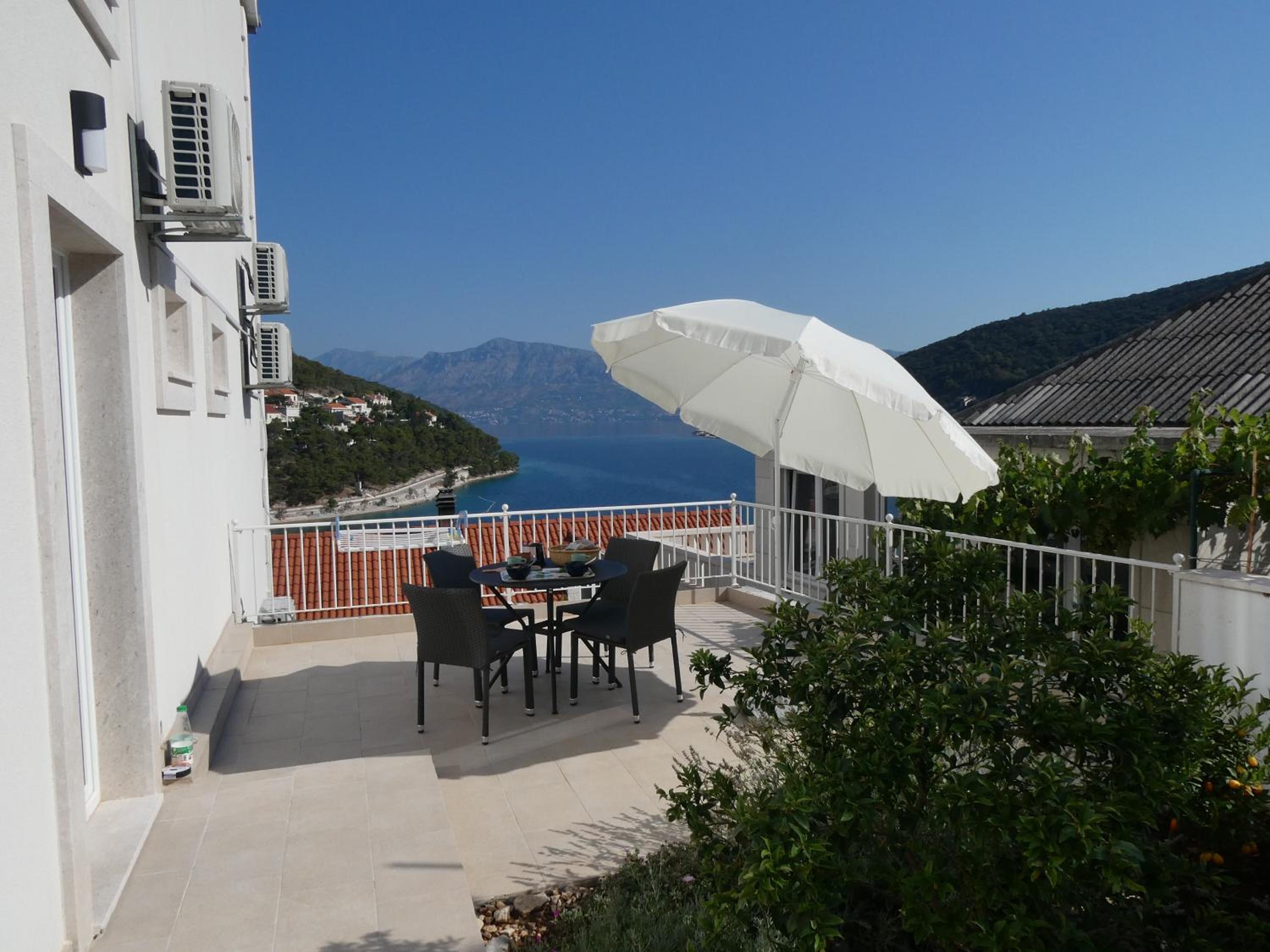 Apartment with Terrace photo 3