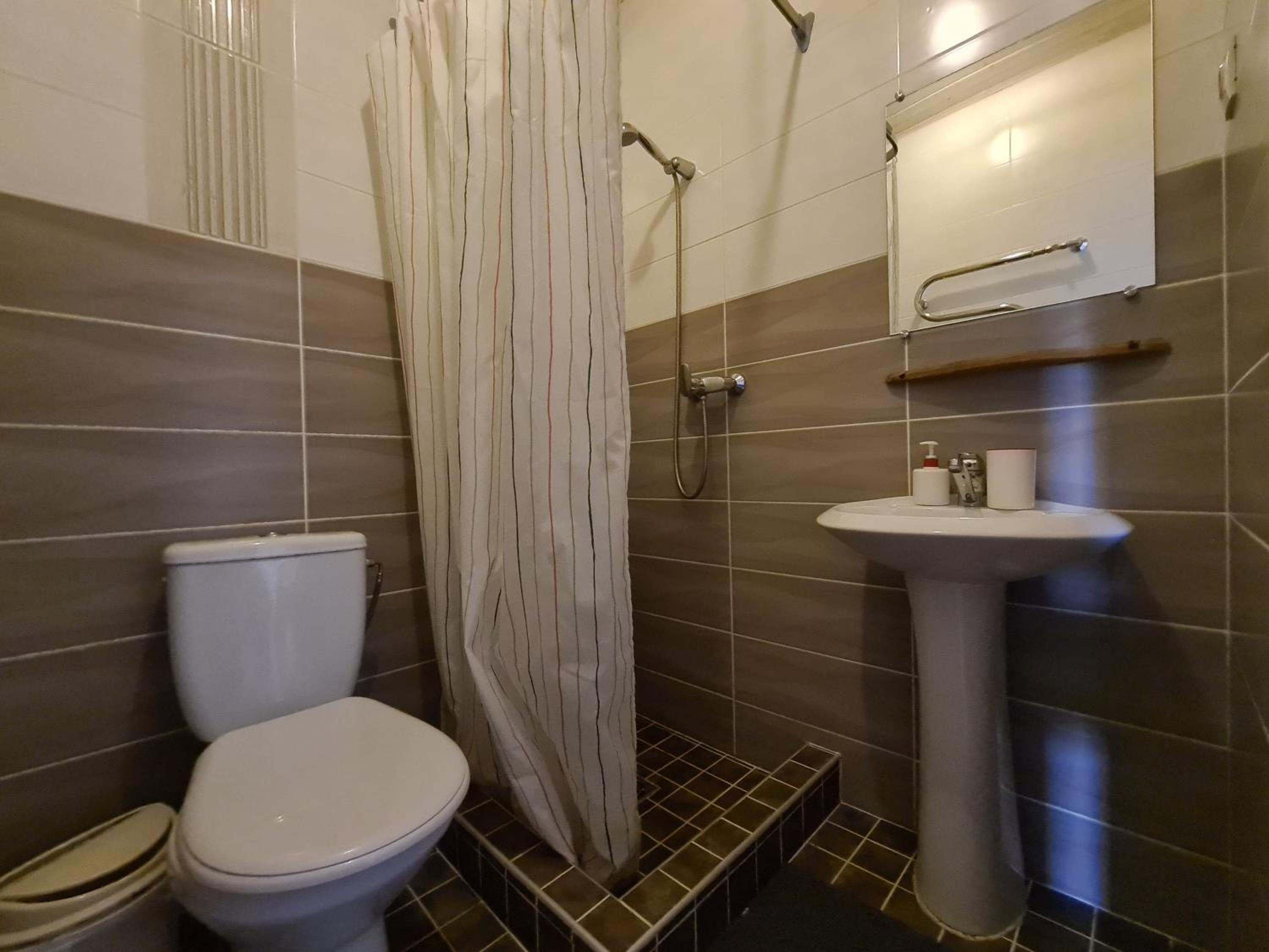 Family Room - Photo 15