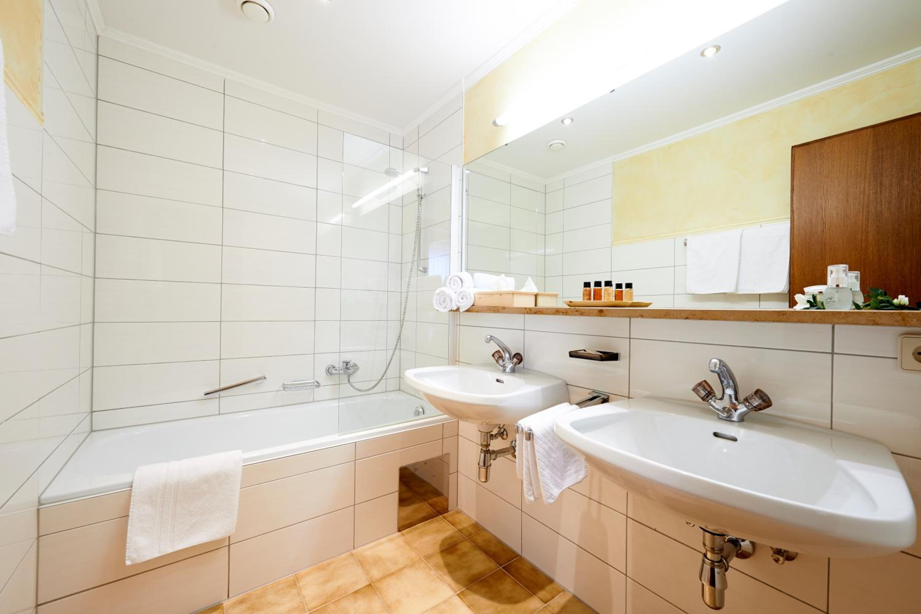 Standard Double Room - Photo 4
