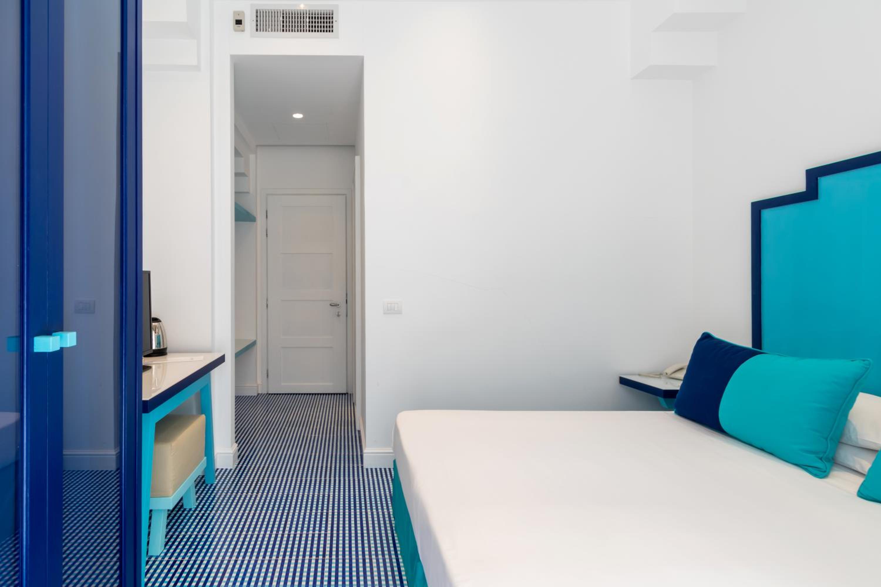 Double Room - Photo 4