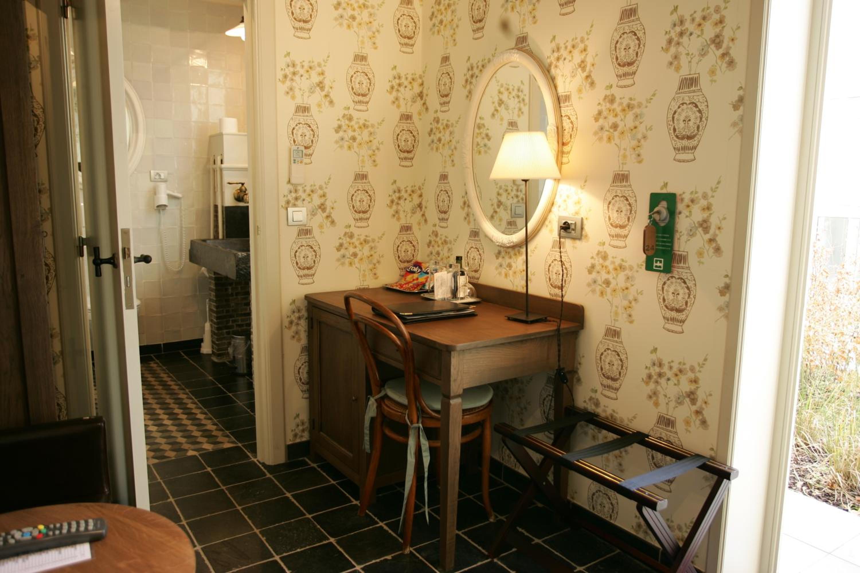 Small Double Room - Photo 12