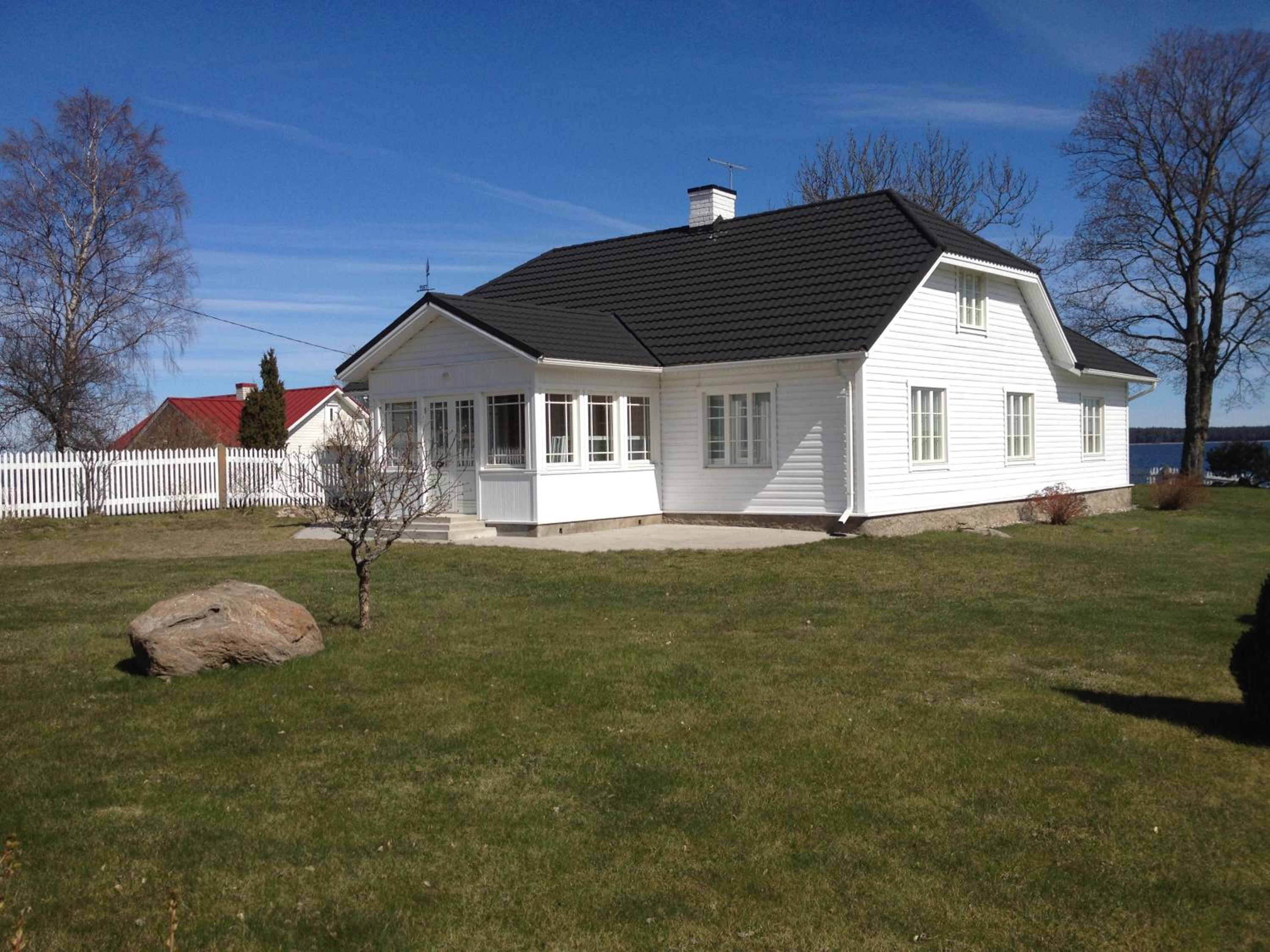 Three-Bedroom House photo 1