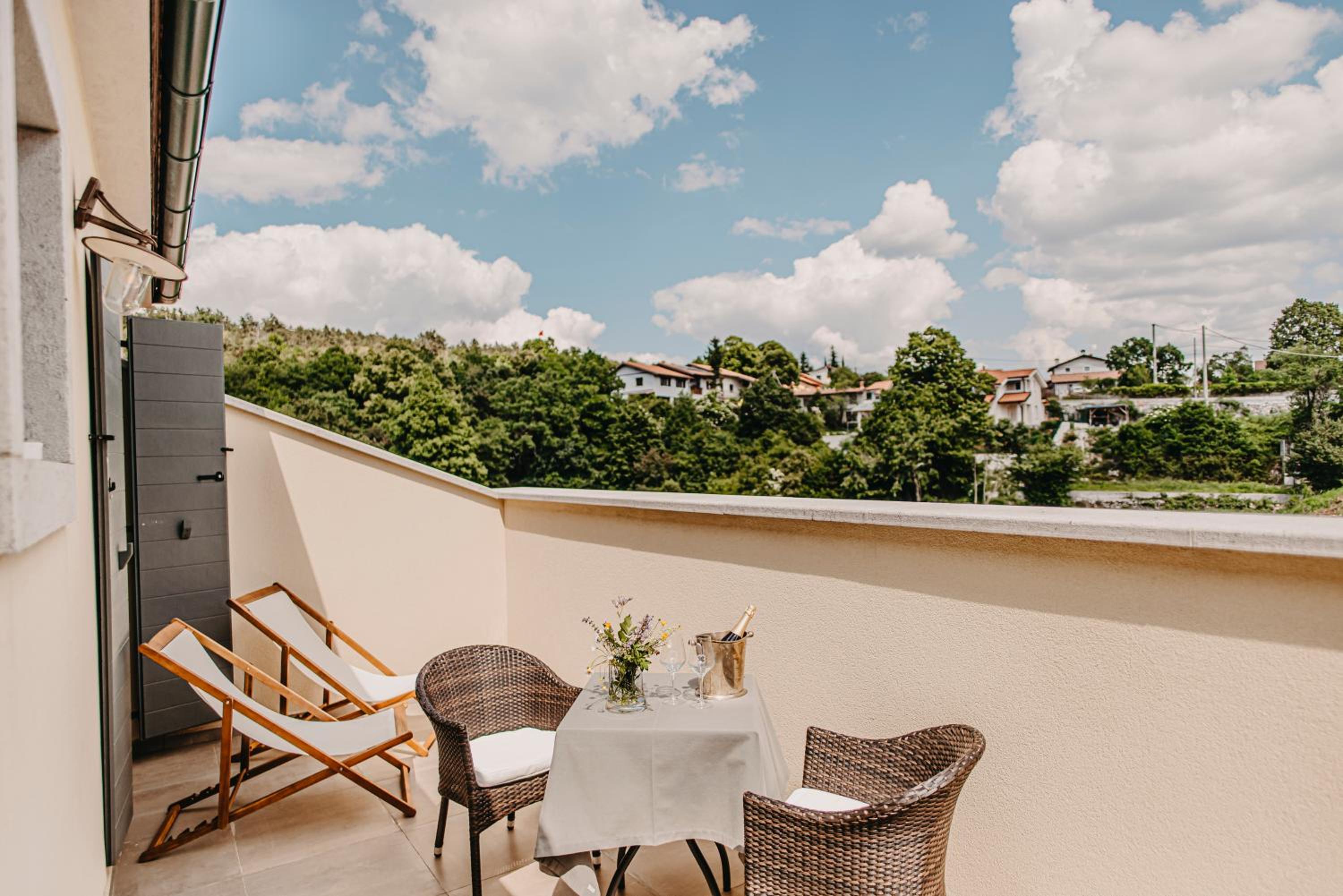 Superior Double Room with Balcony - Photo 7
