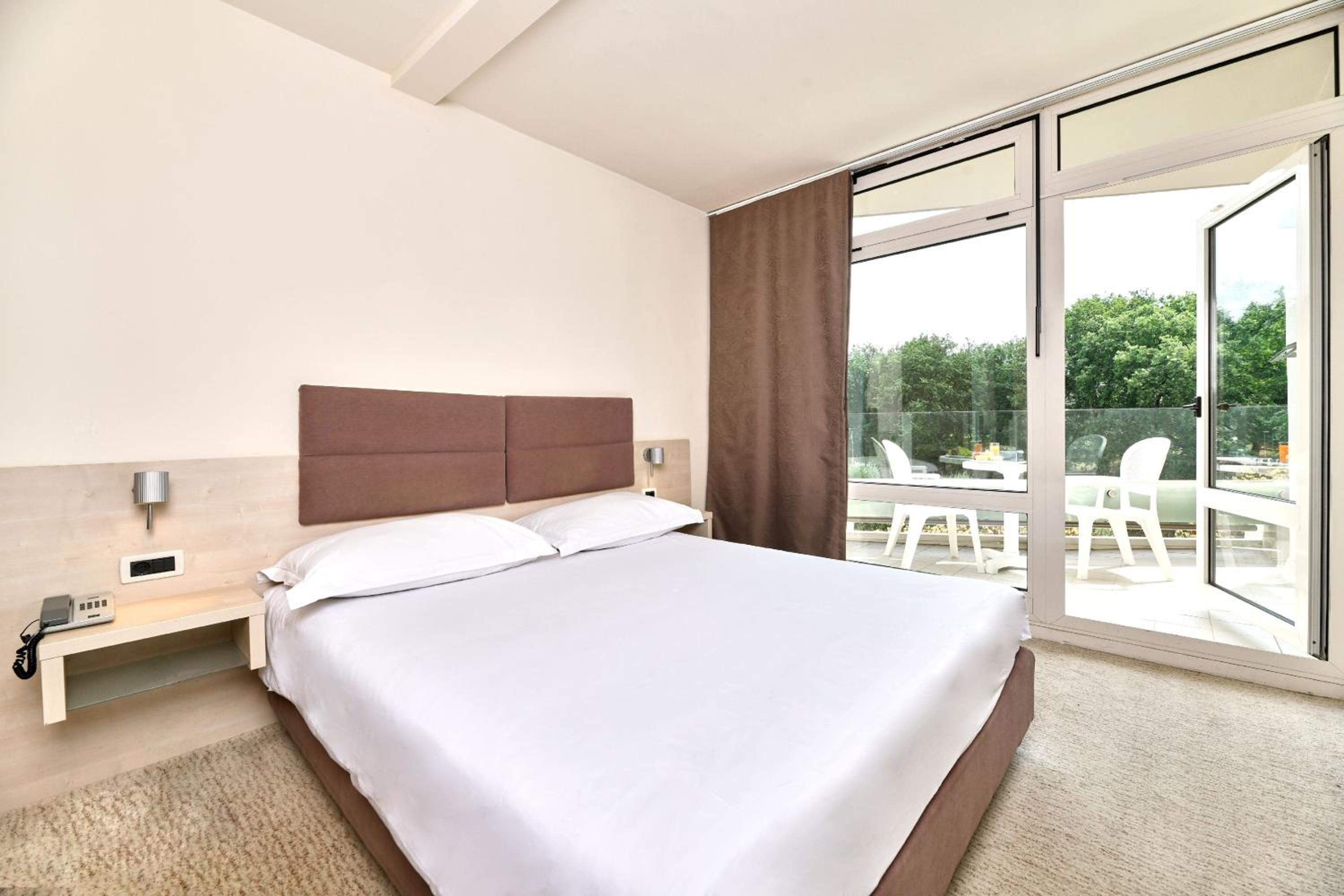Classic Room with Balcony - Photo 1
