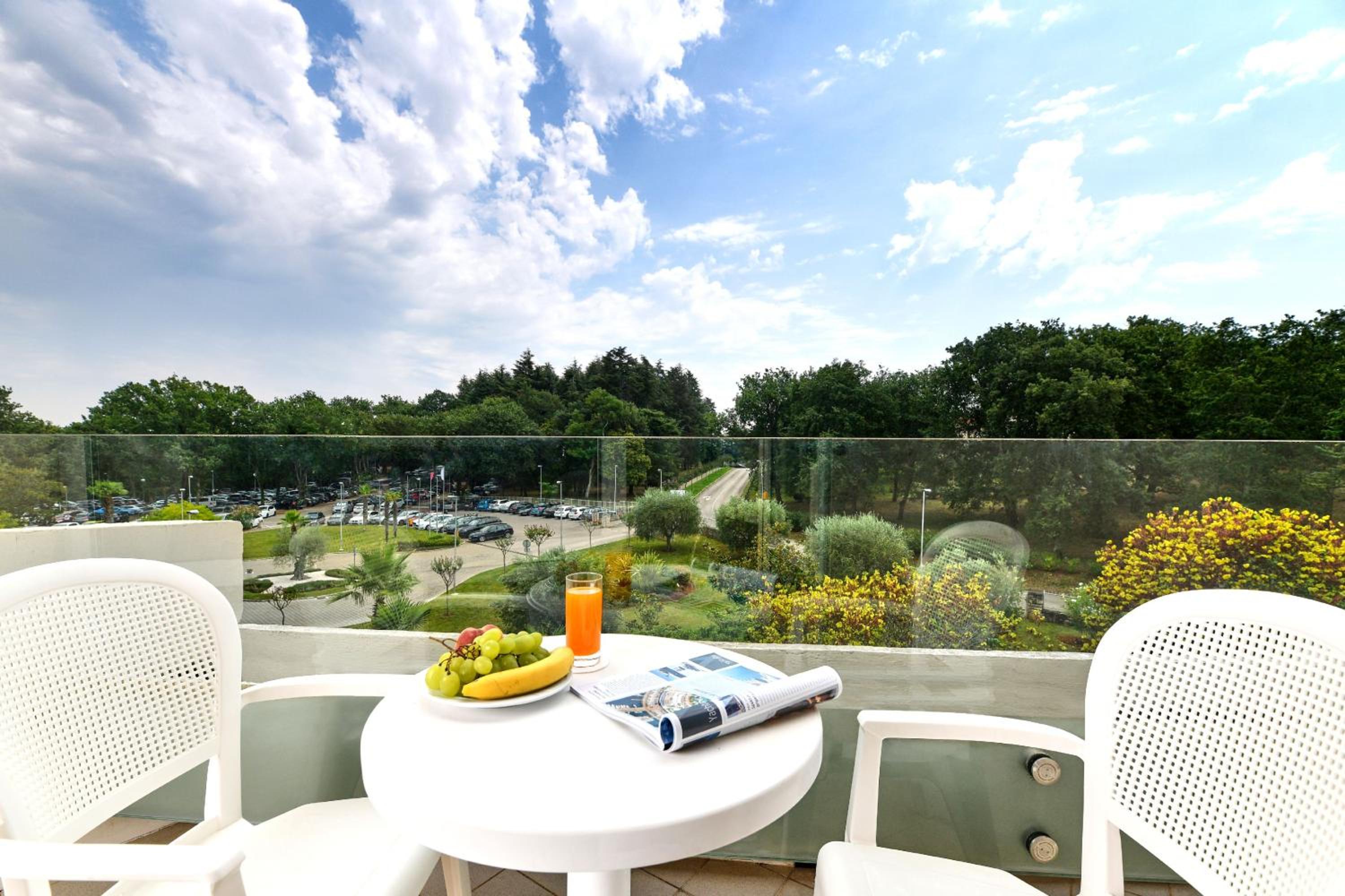 Classic Room with Balcony - Photo 6
