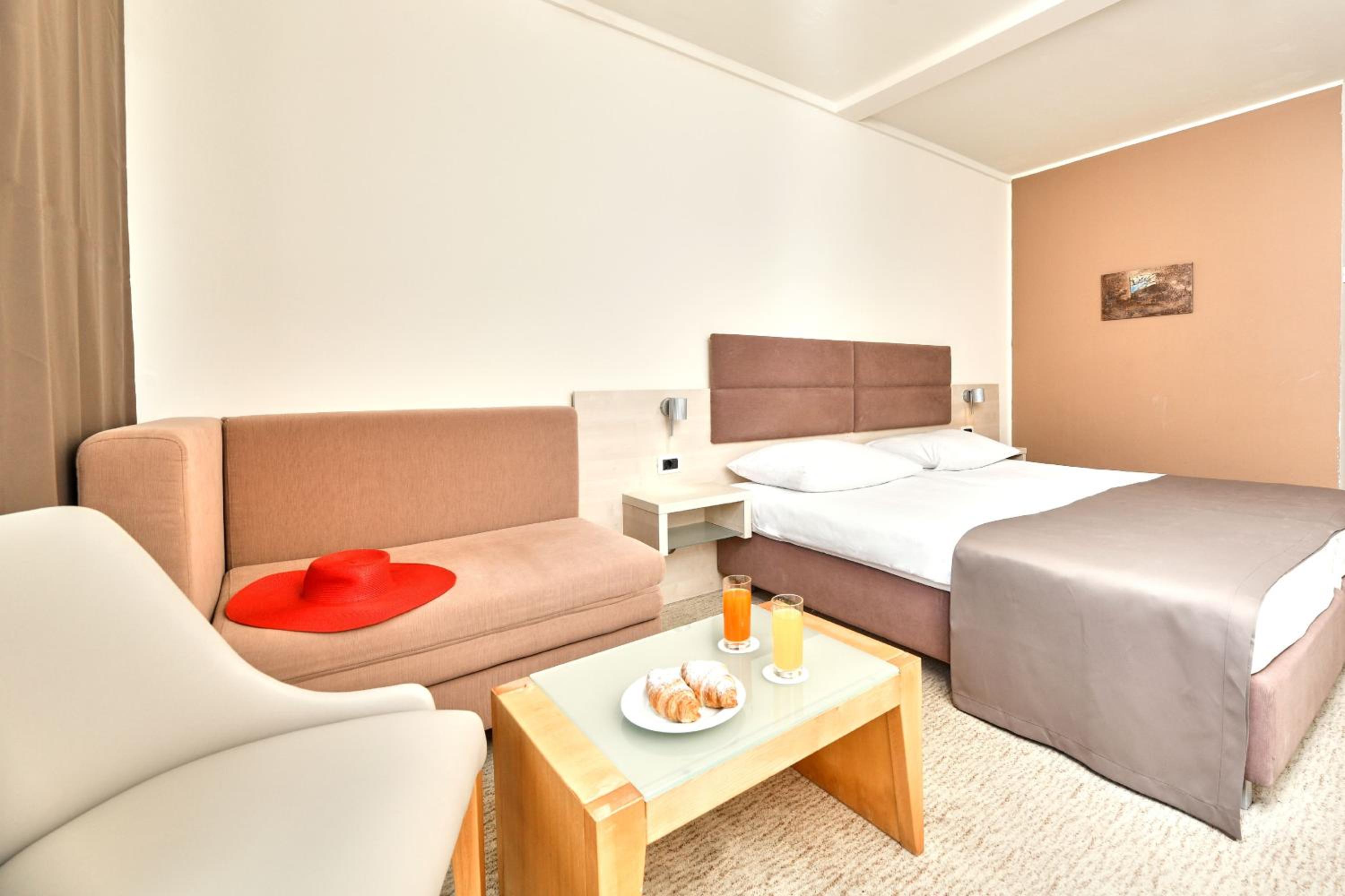 Classic Room with Balcony and Sofa Bed - Park Side - Photo 3