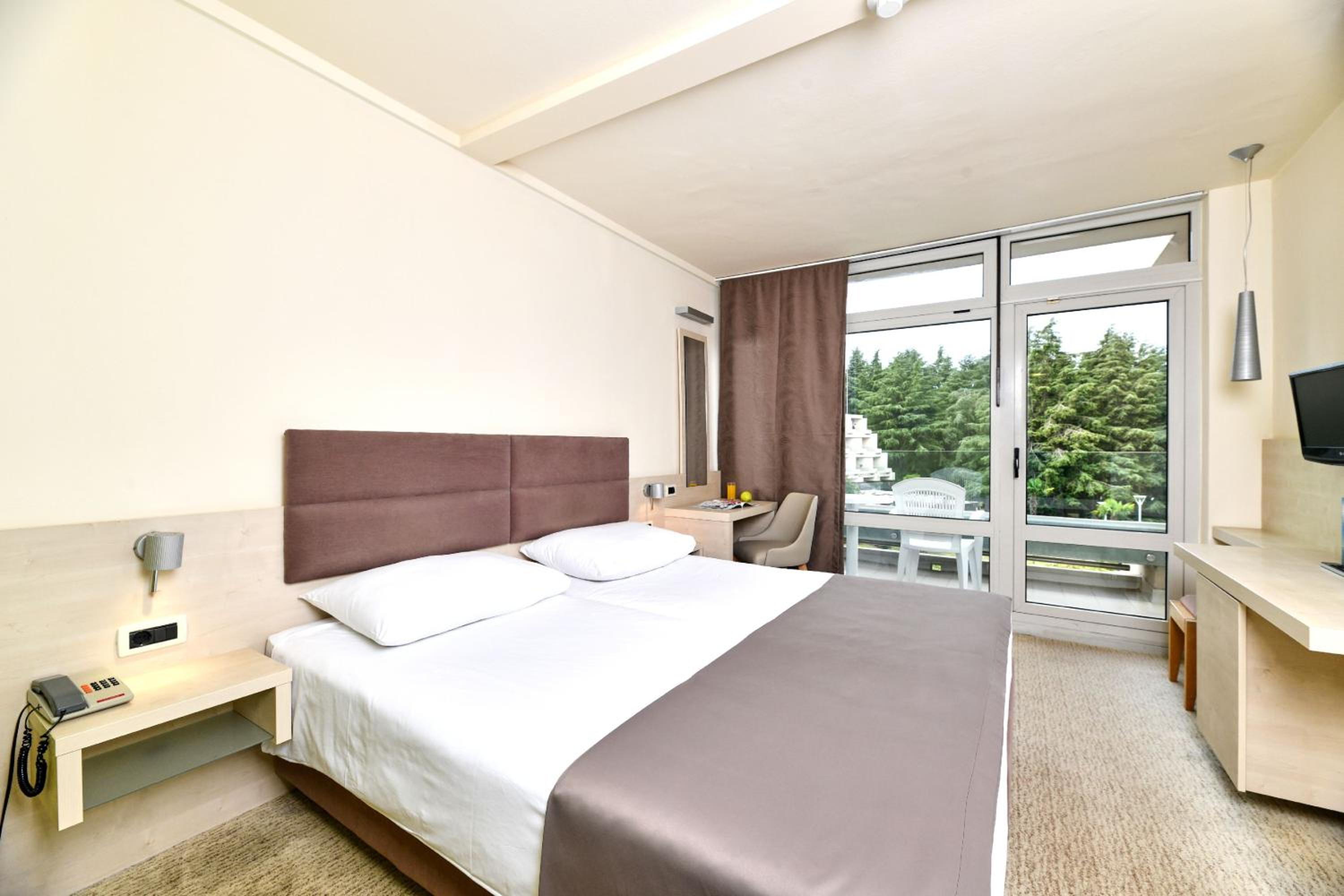 Superior Room with Balcony and Sea View - Photo 6