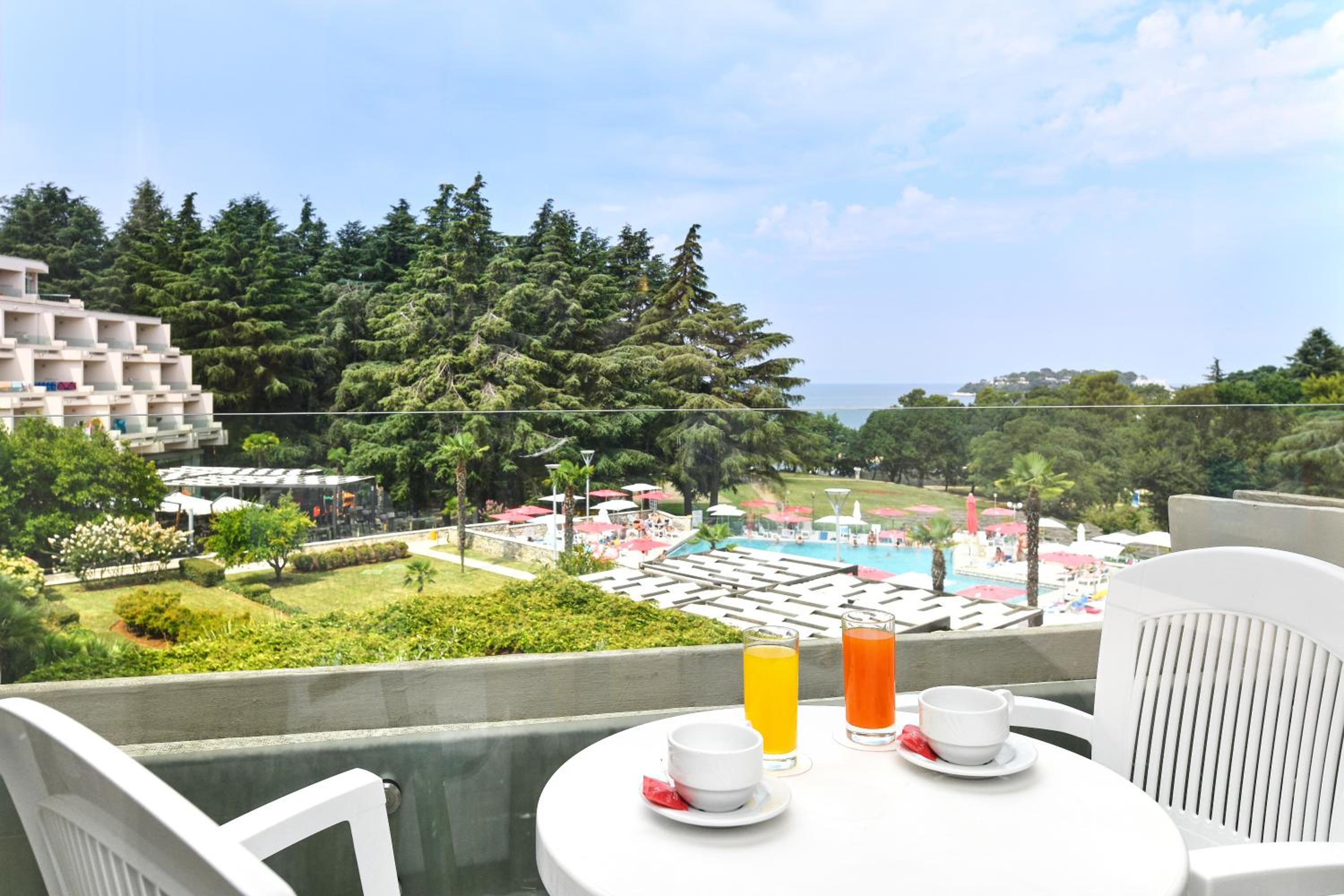 Superior Room with Balcony and Sea View - Photo 5