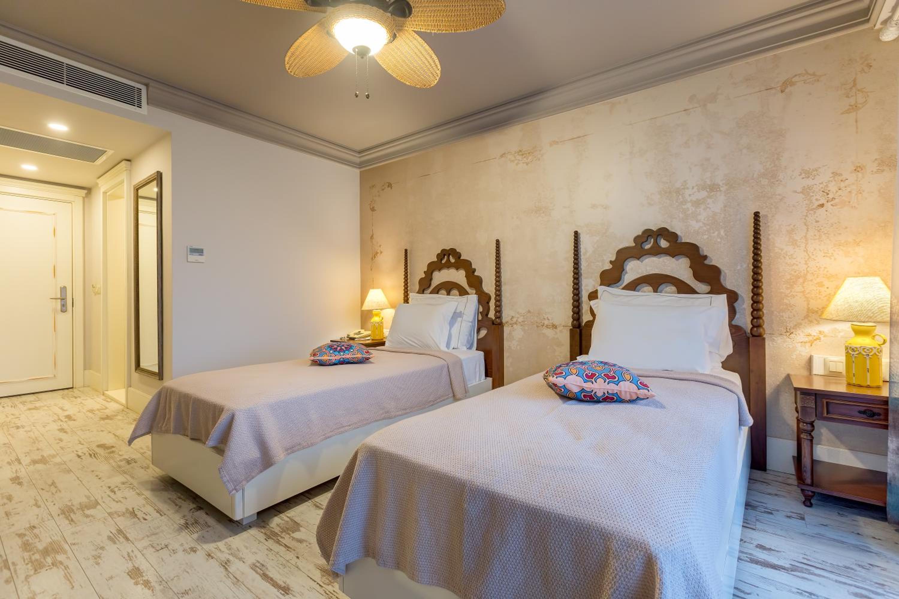 Twin Room with Sea View - Photo 4