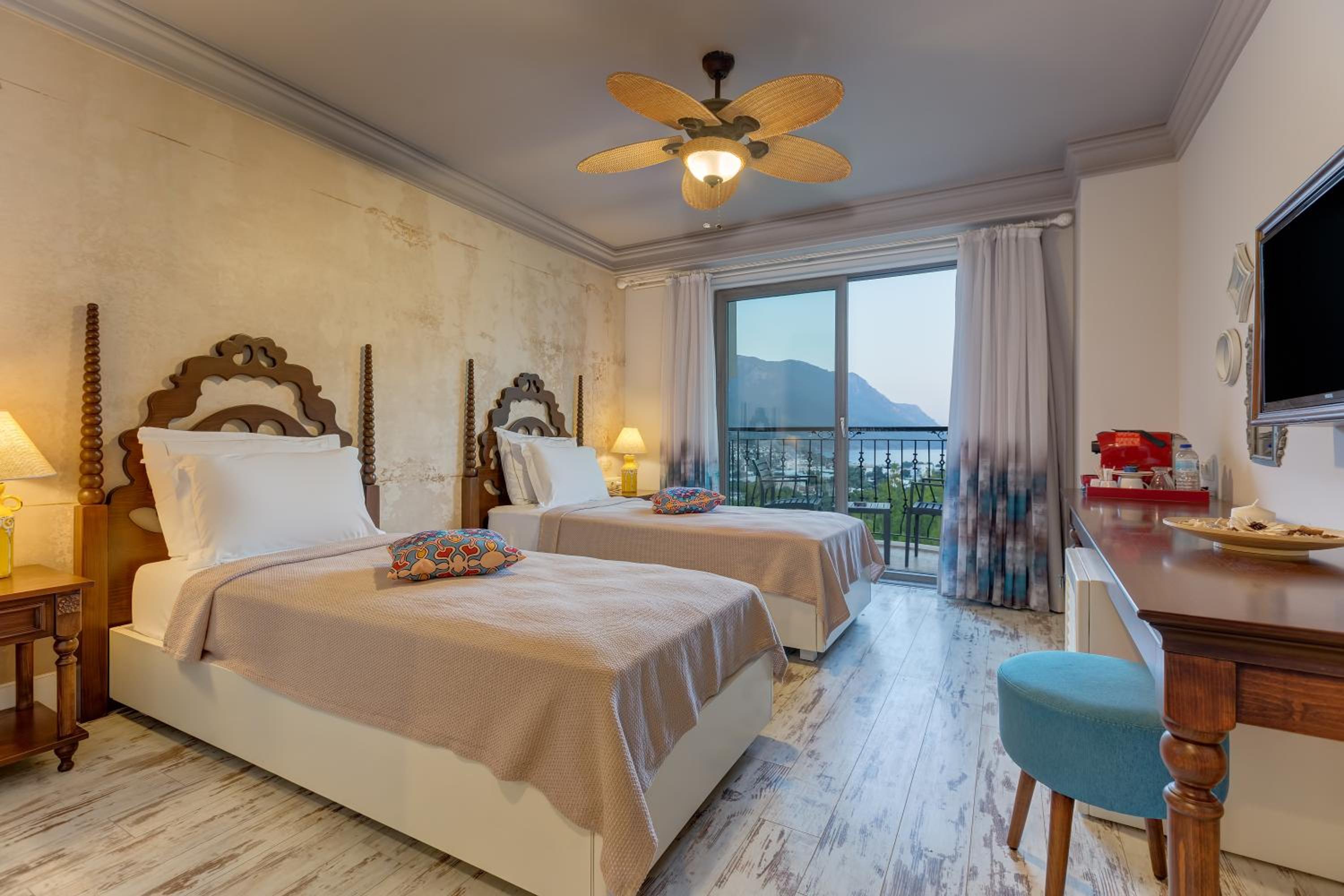 Twin Room with Sea View - Photo 1