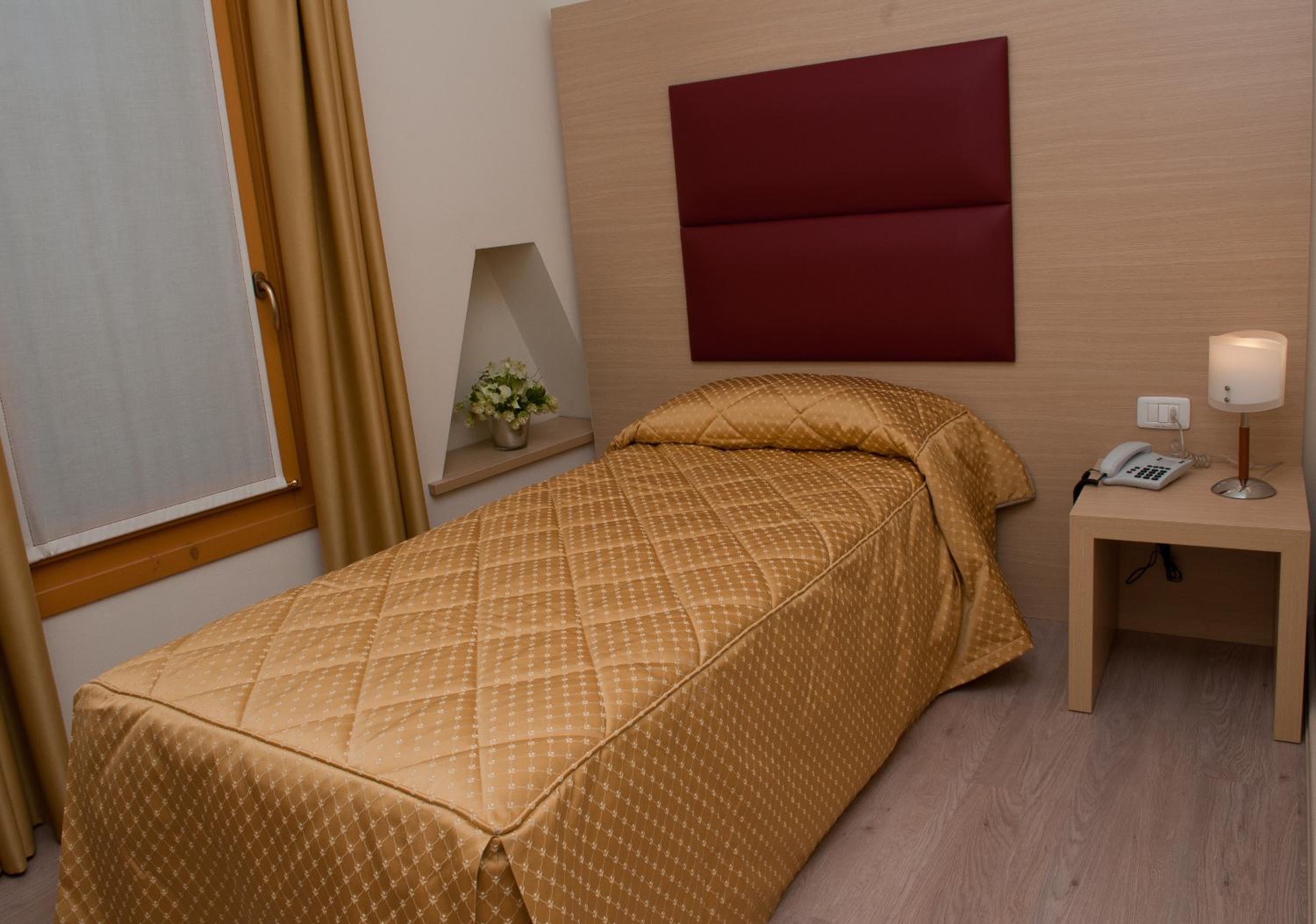 Standard Single Room photo 2